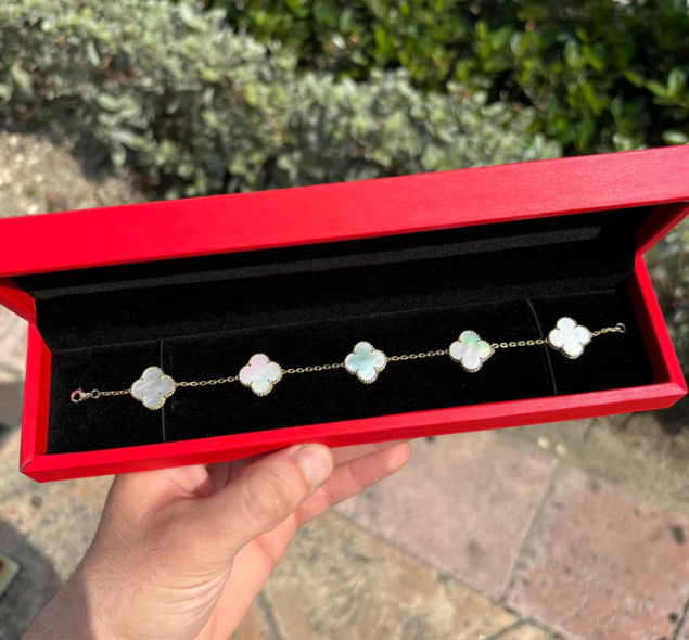 14k Yellow Gold Mother of Pearl Clover Bracelet: A Timeless Elegance