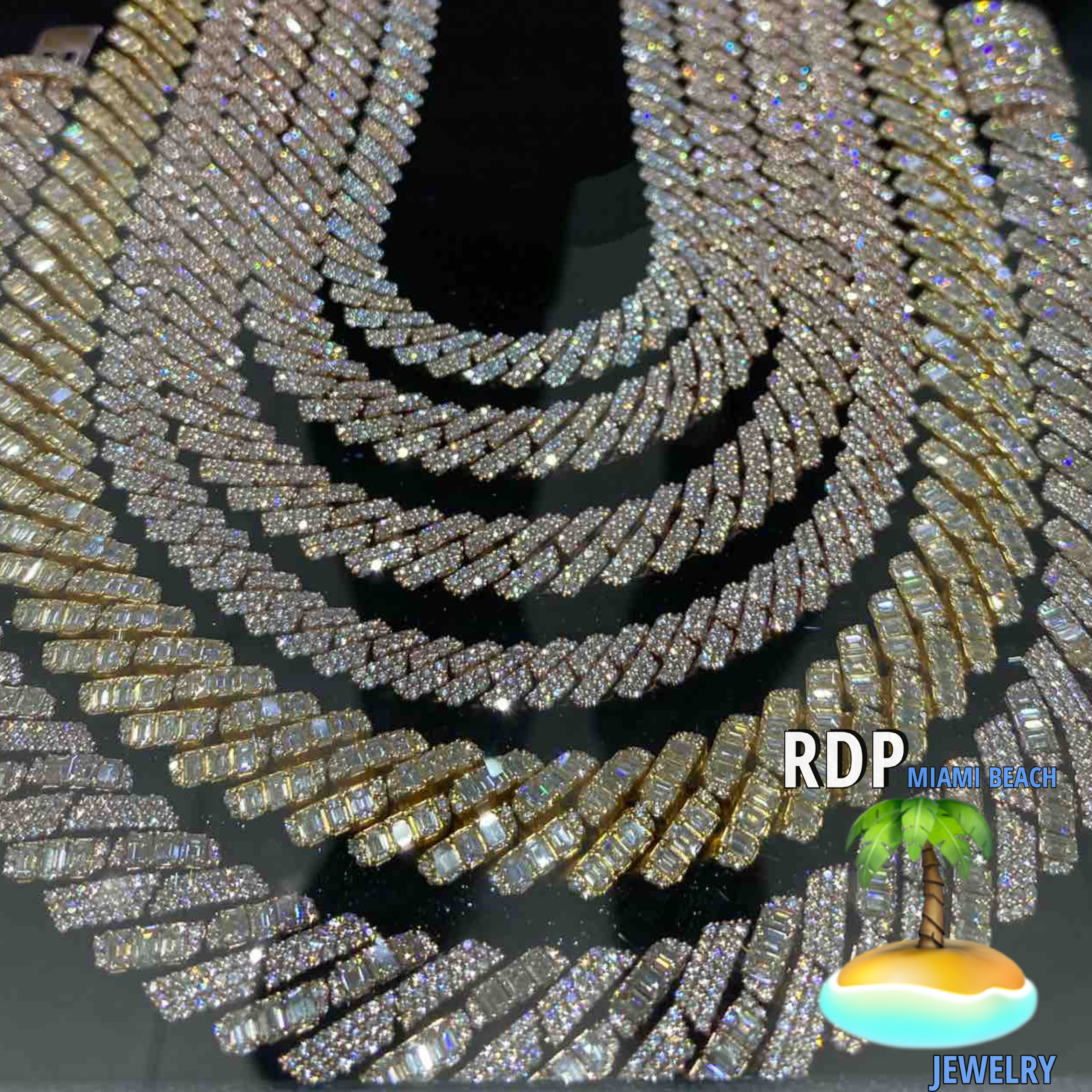gold chain with white gold