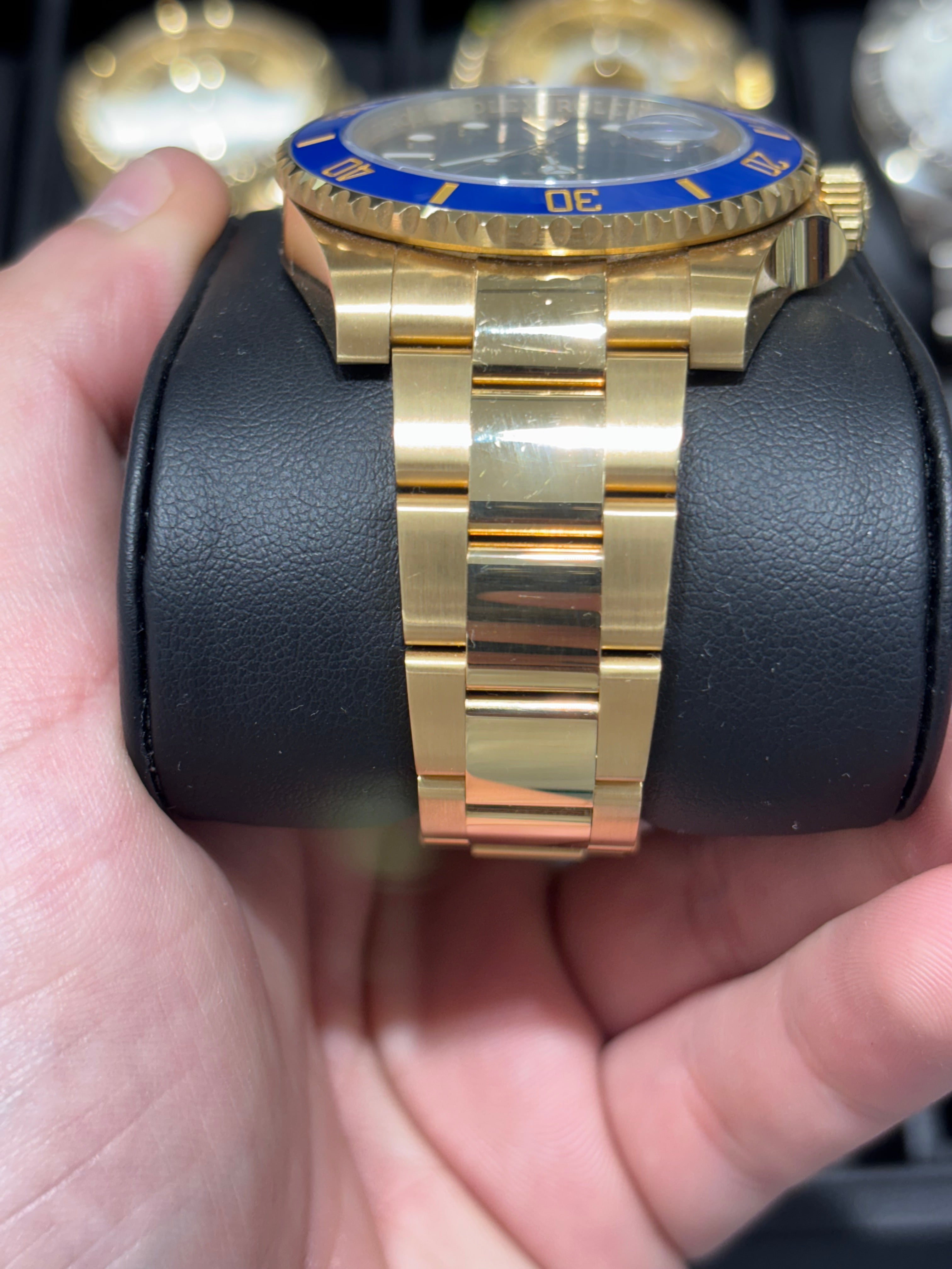 ROLEX SUBMARINER 40MM | 18KT GOLD | OYSTER BRACELET | BLUE DIAL