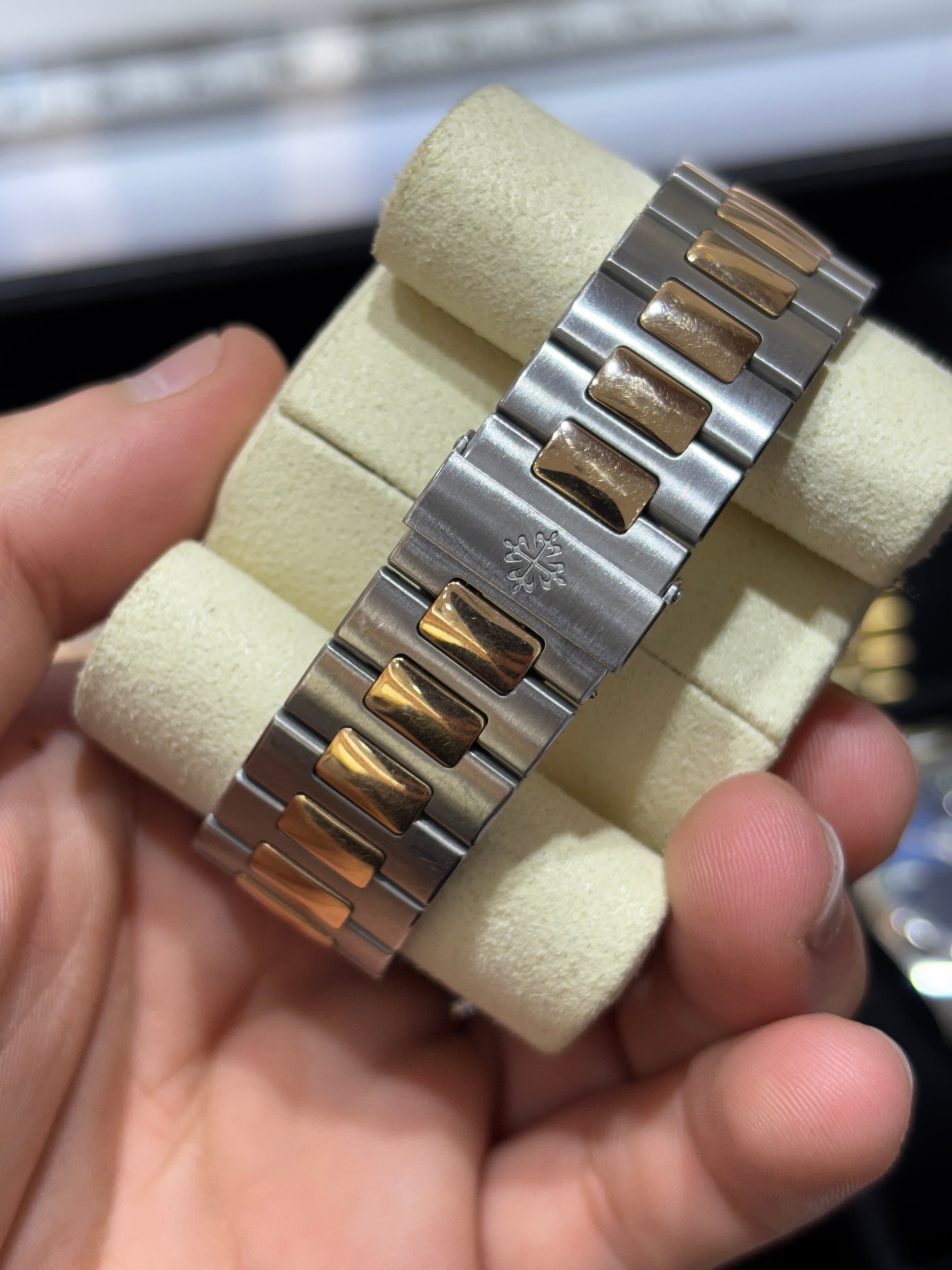 PATEK PHILIPPE 5980/1AR-001 | STEEL & 18KT ROSE GOLD | ORIGINAL MOVEMENT