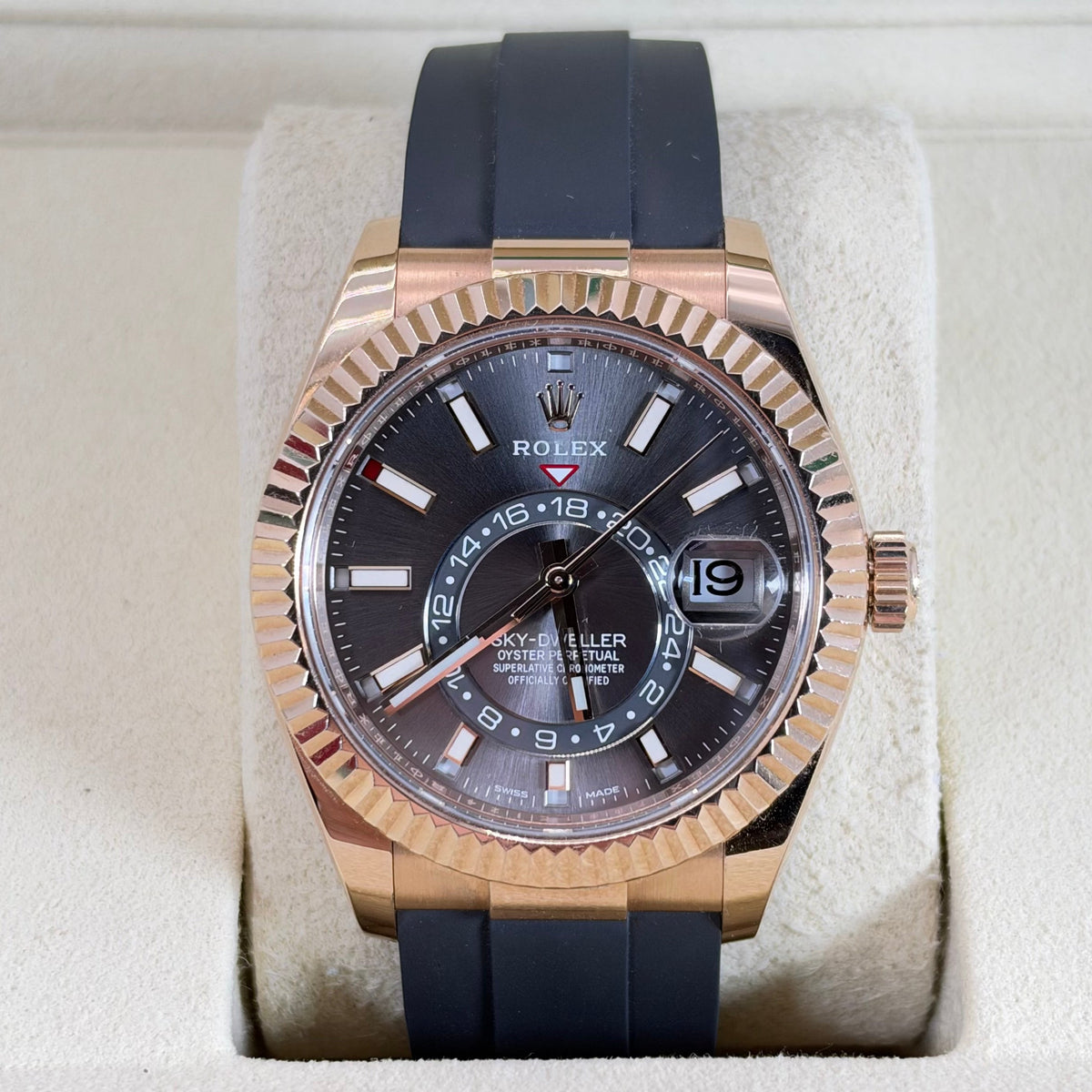 42MM ROLEX SKY-DWELLER (REF.326235) 18KT ROSE GOLD / OYSTER FLEX BRACELET / SLATE GREY DIAL