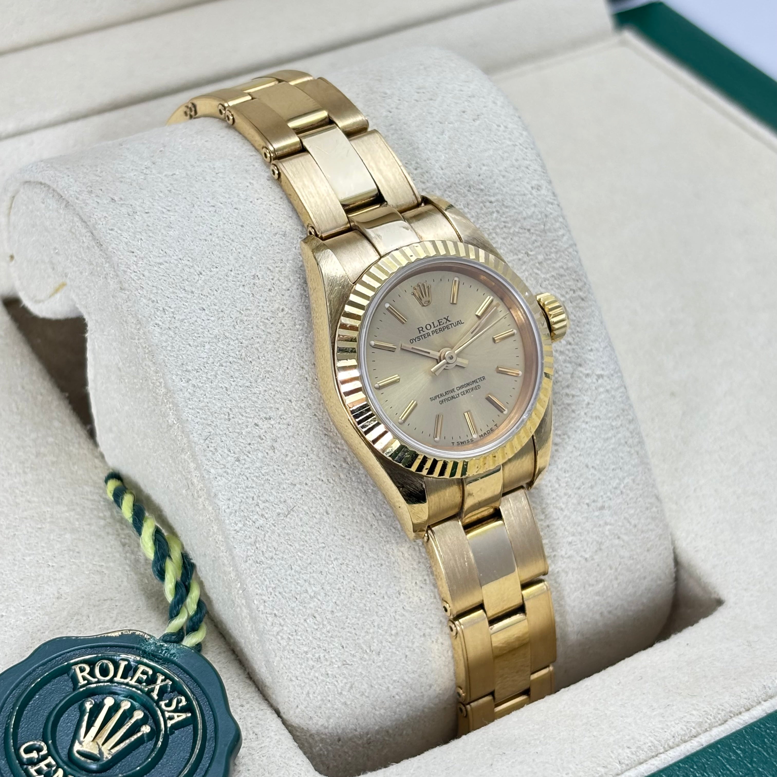 26MM ROLEX # 67198 OYSTER PERPETUAL 18KT GOLD LADIES WATCH