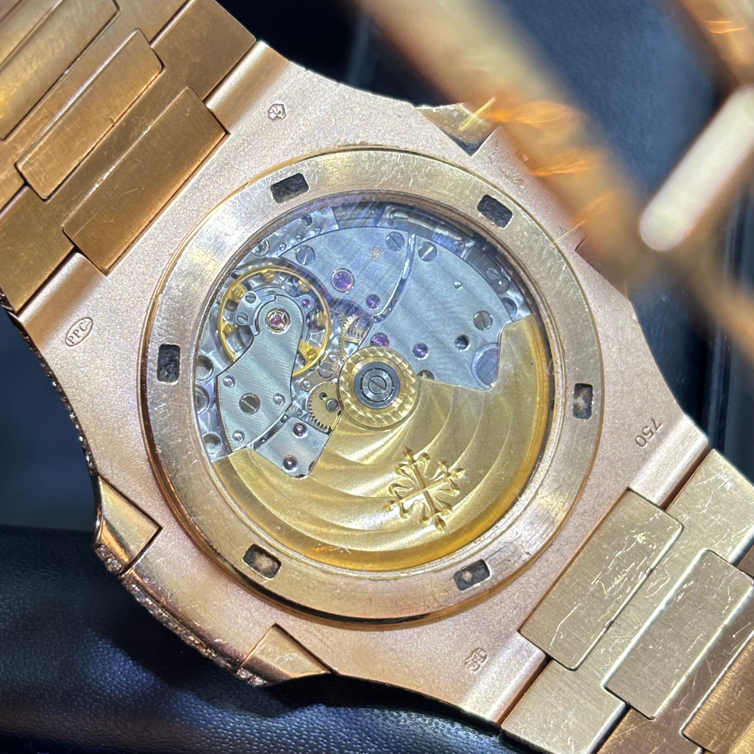 40MM PATEK PHILIPPE NAUTILUS 18KT ROSE GOLD / NATURAL DIAMOND BUSTDOWN 25CT. VVS-1
