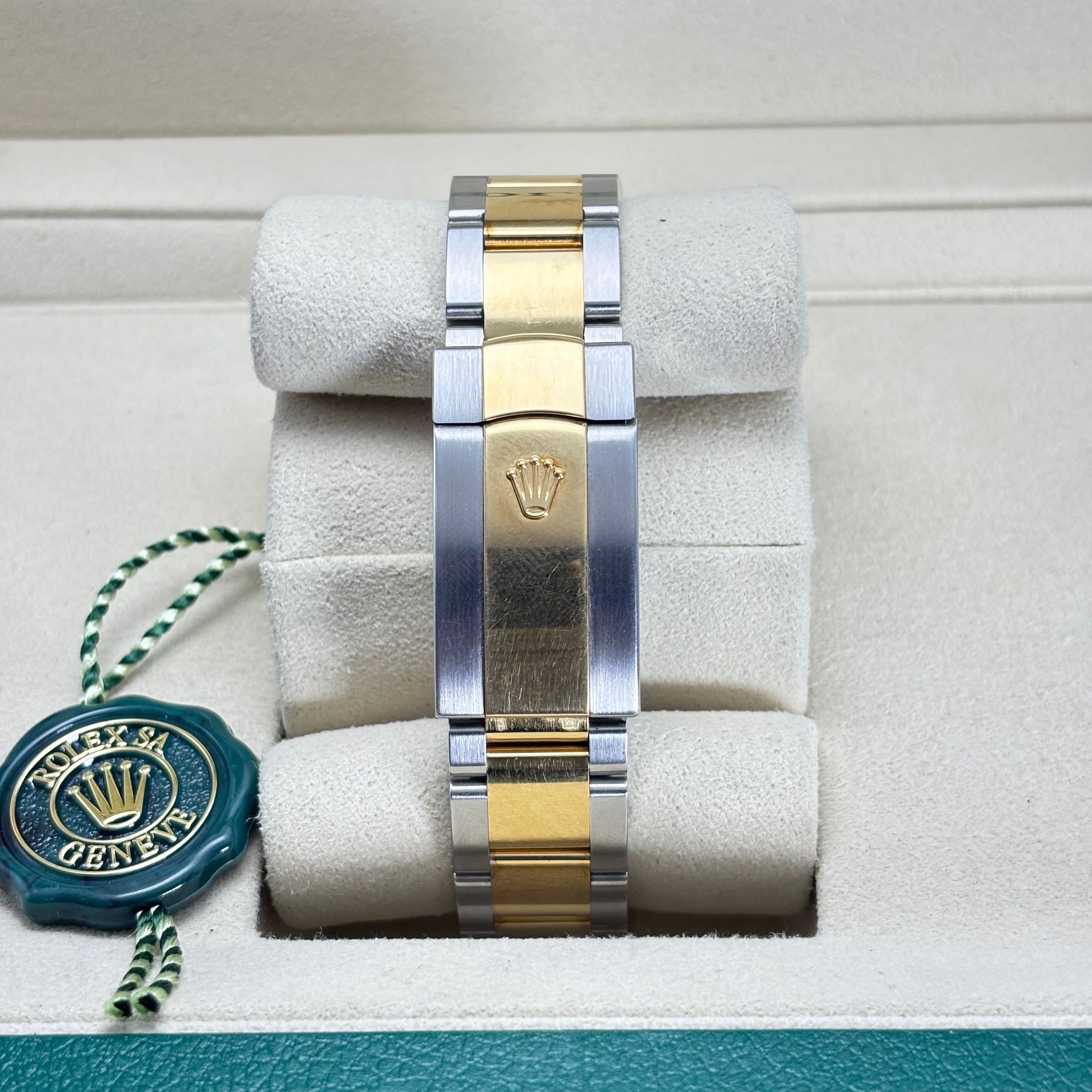 41MM ROLEX DATEJUST 18KT OYSTER BRACELET (WIMBLEDON) BOX AND CARD