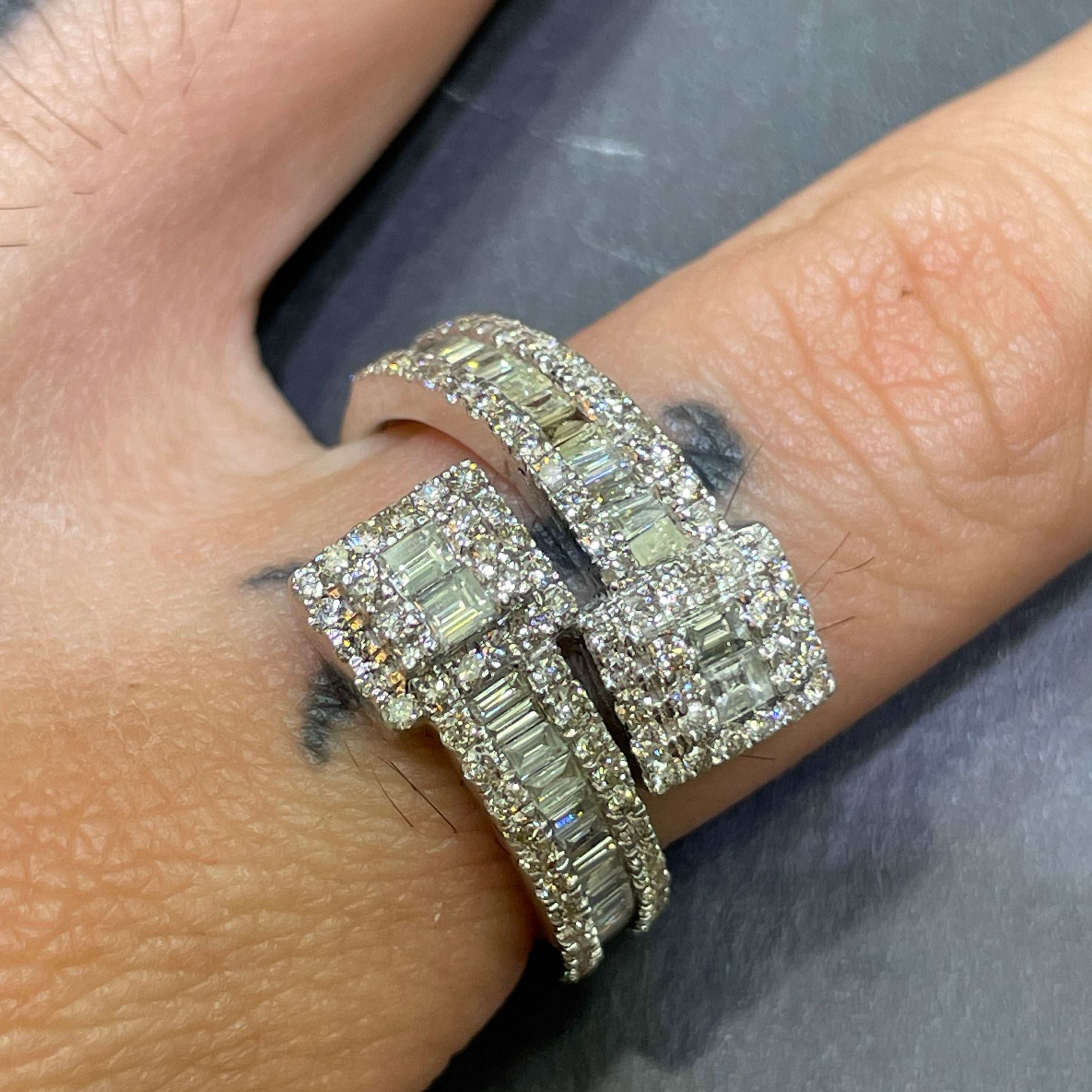 10k BAGUETTE NATURAL DIAMOND RING