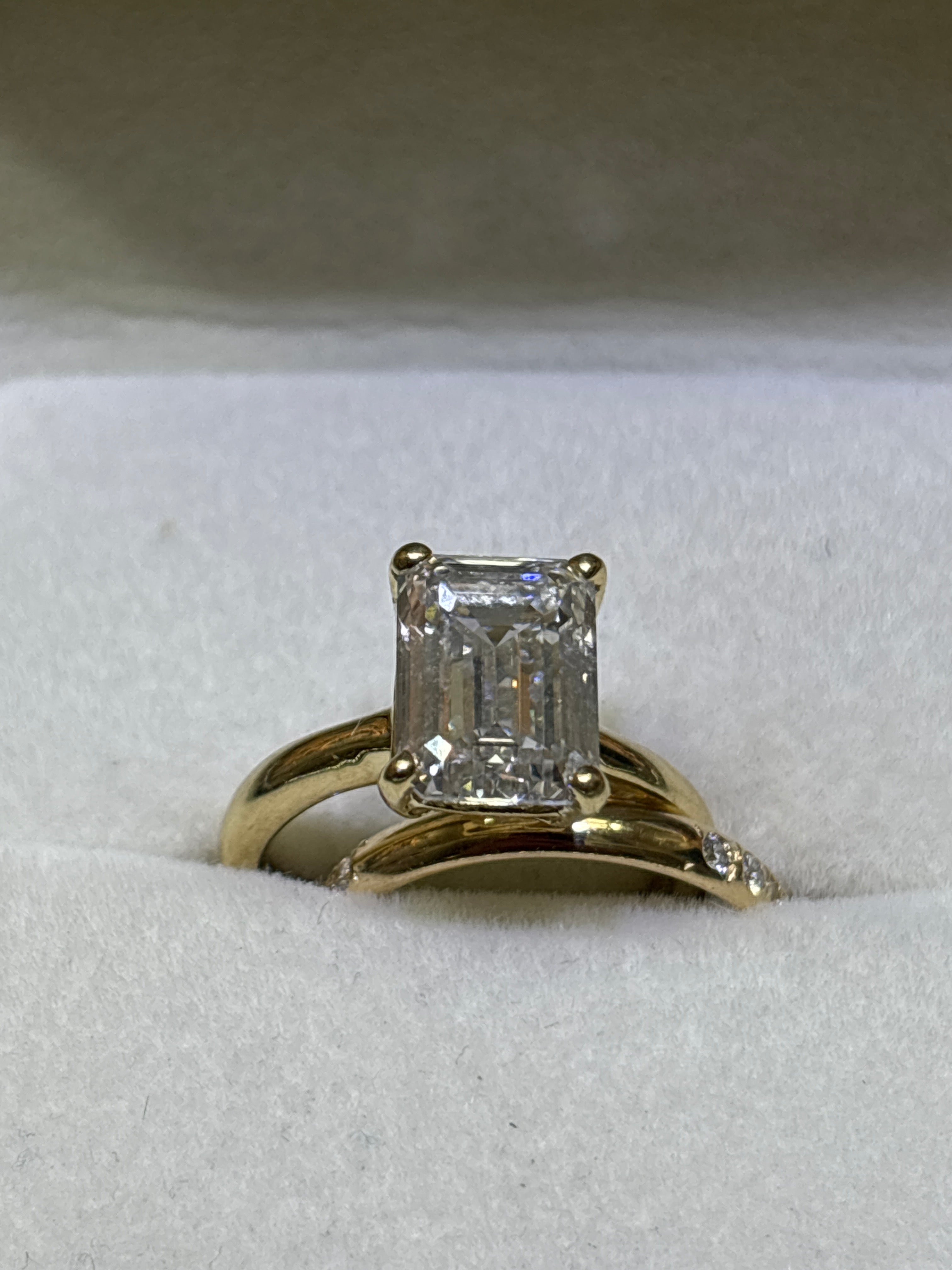EMERALD-CUT RING
