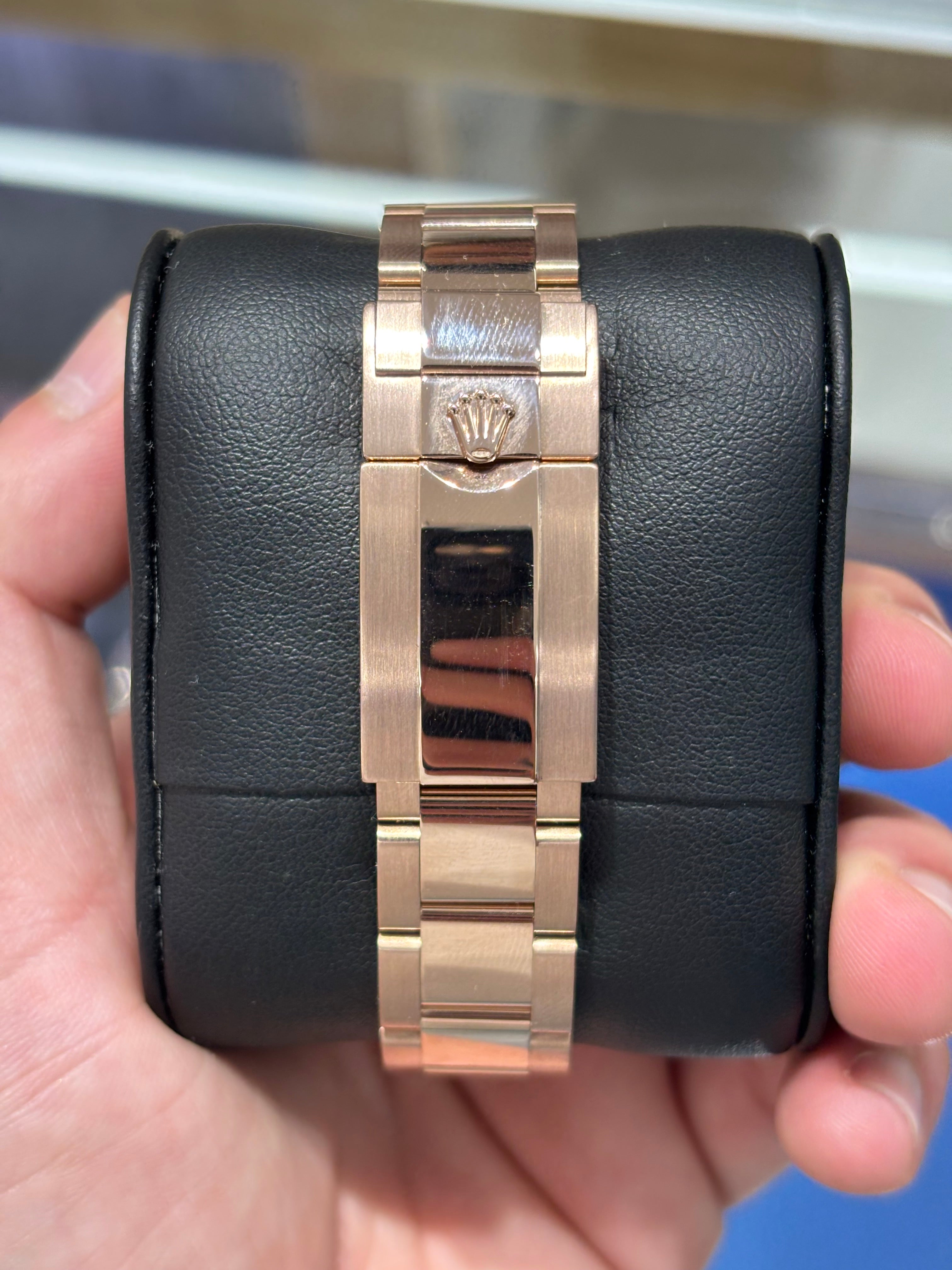 ROLEX DAYTONA 40MM | 18KT ROSE GOLD | OYSTER BRACELET | BLACK DIAMOND DIAL