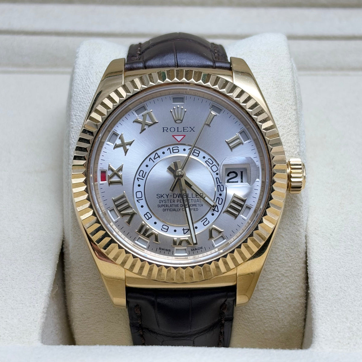 42MM ROLEX SKY-DWELLER (REF.326235) 18KT YELLOW GOLD / LEATHER BRACELET / IVORY DIAL