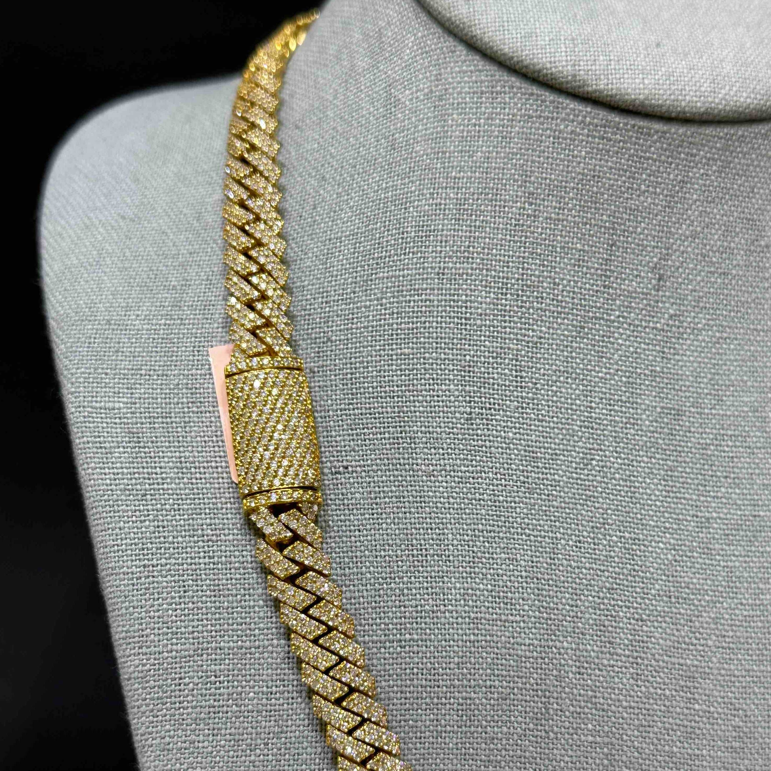Iced Out Prong Cuban Link VS1