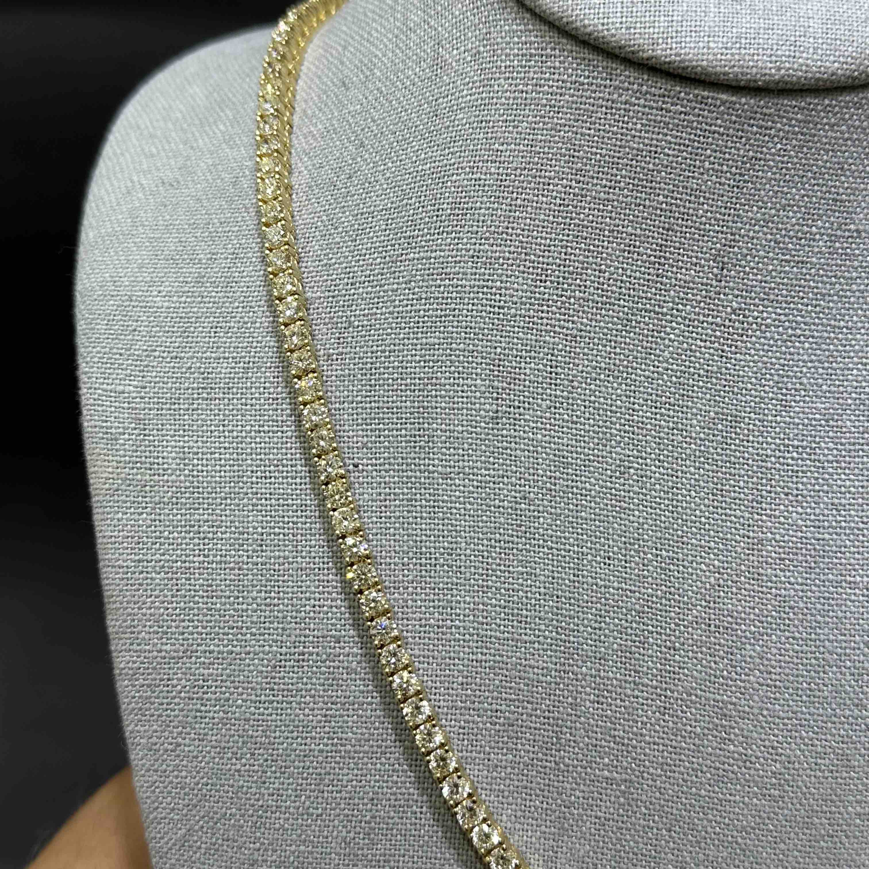 14K VS-1 25 CTs F-Color Tennis Chain | .20 Pointers