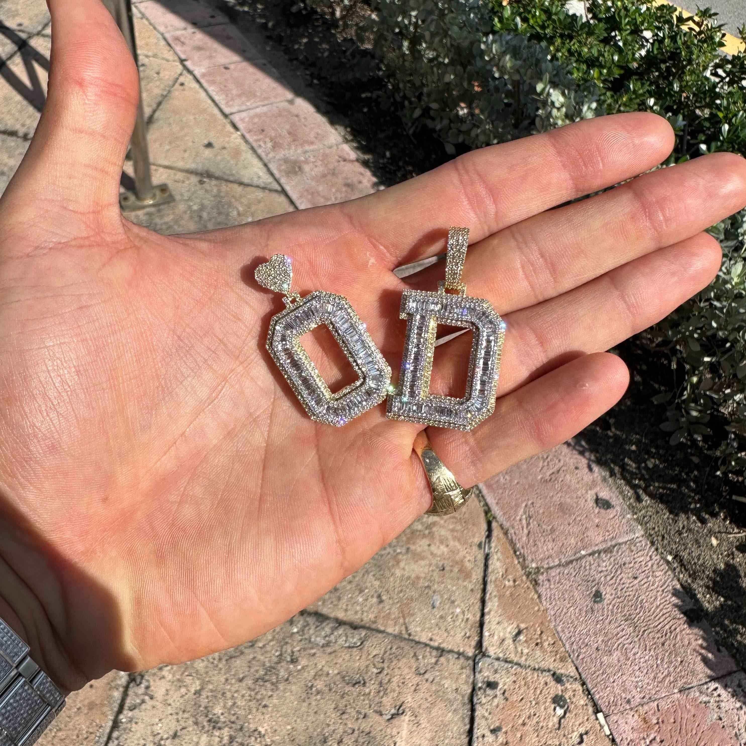 vvs initial pendant