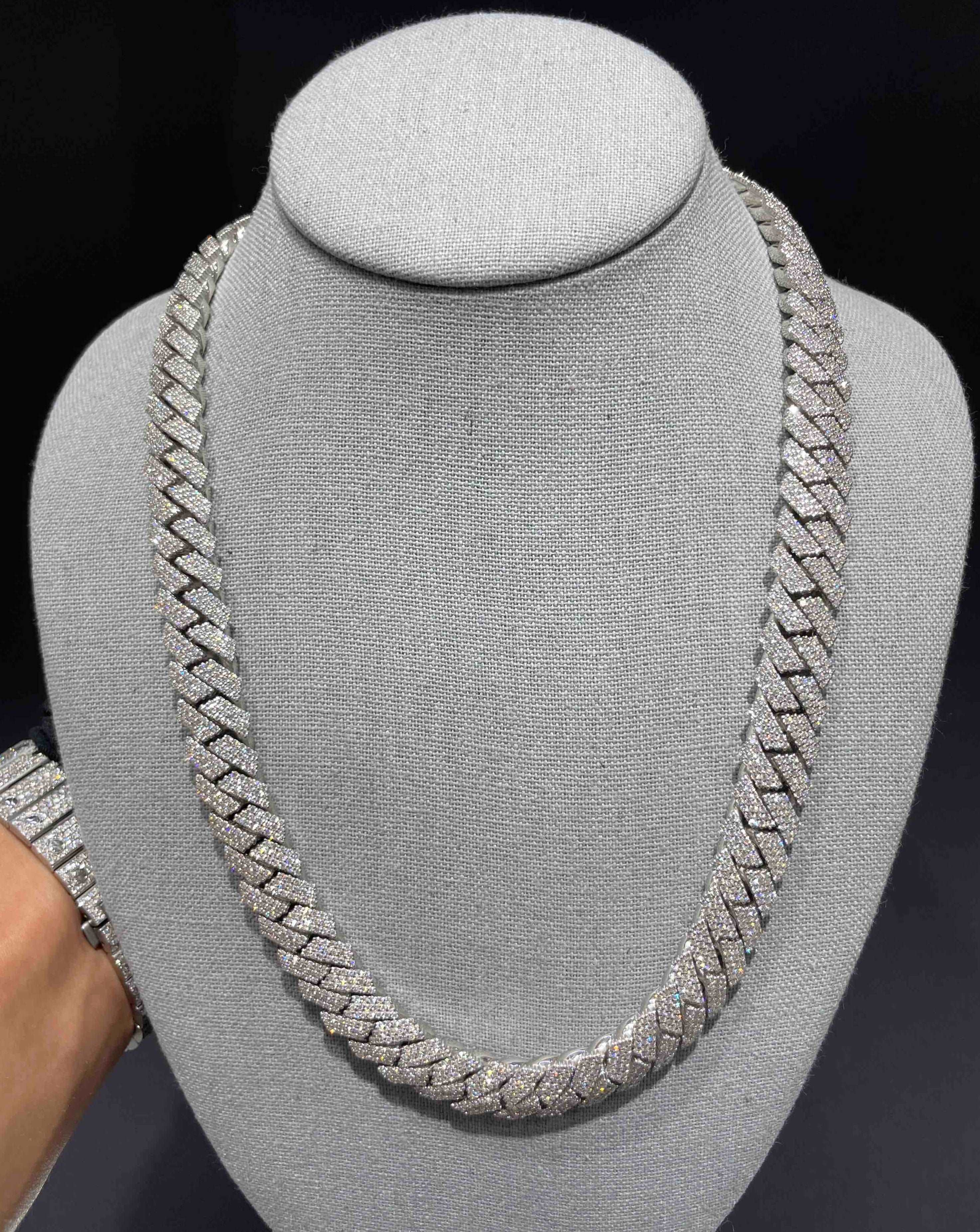 Iced Out Cuban Chain VVS