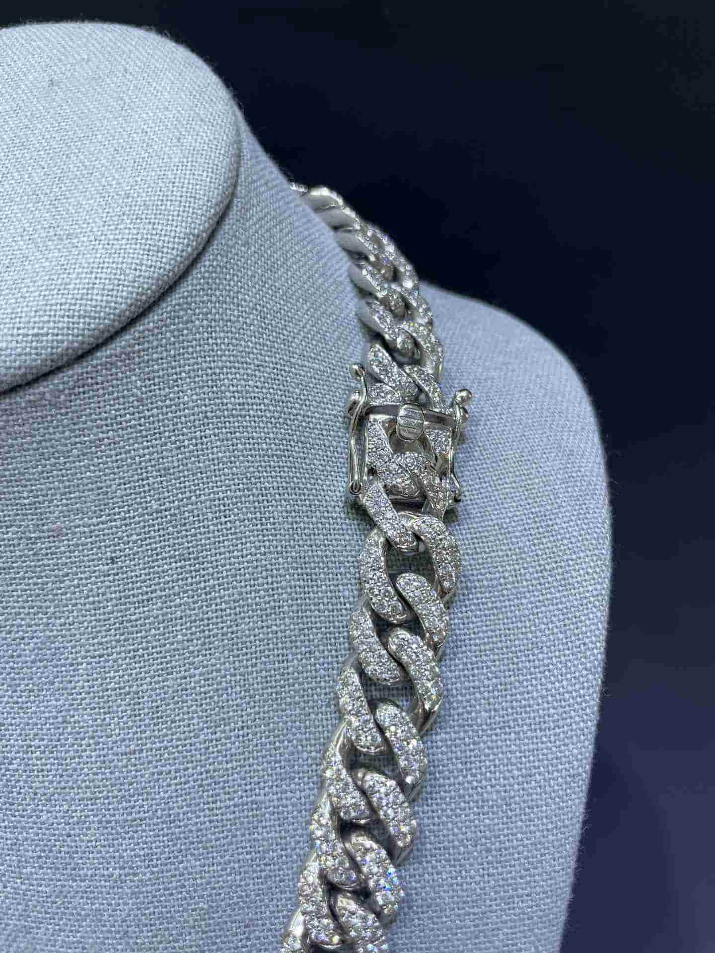 Iced Out Cuban Chain VVS