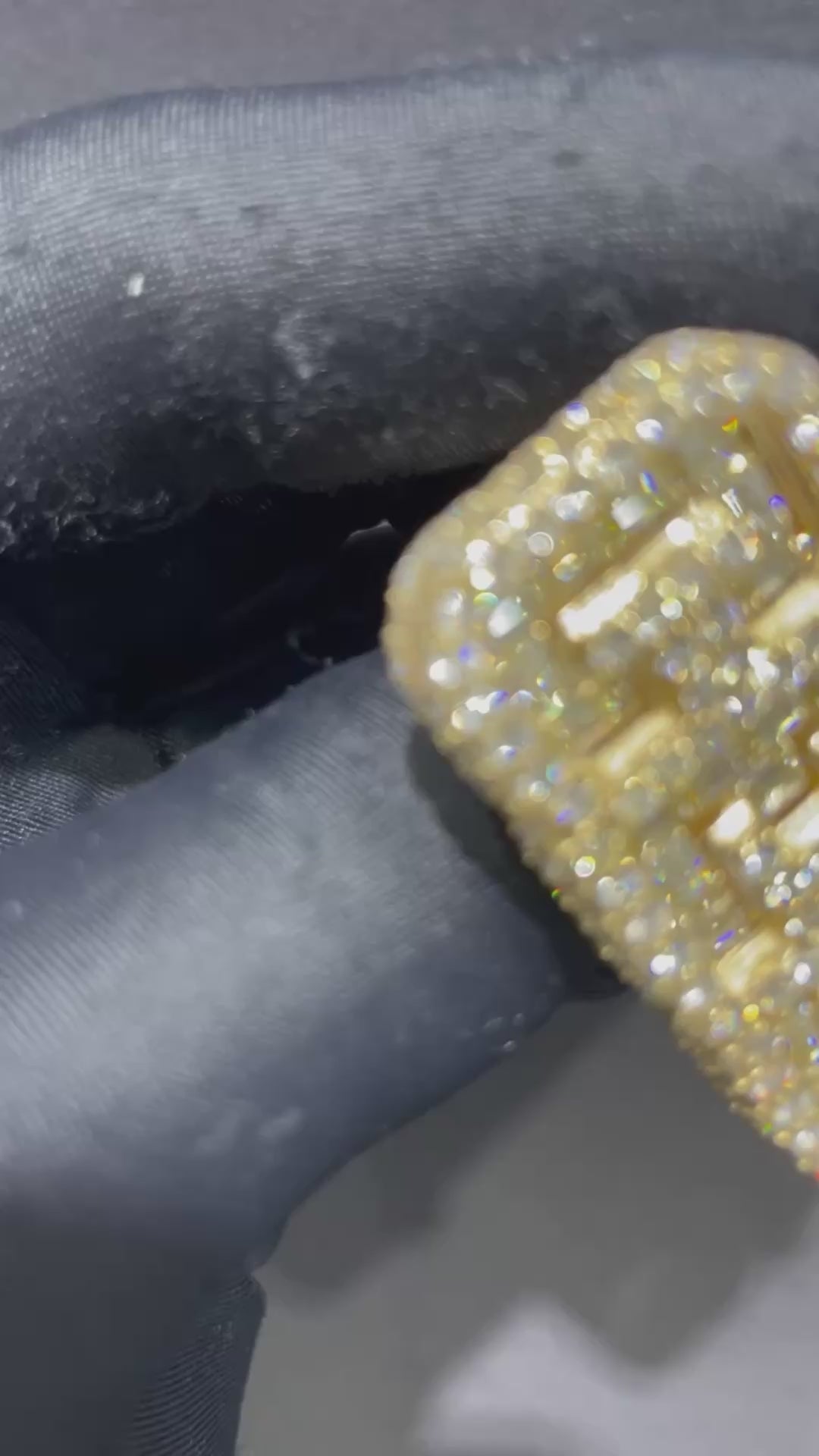 iced out ceo ring bust down ring with vvs1 natural diamonds 14k gold 55 grams and 17 cts t.w.