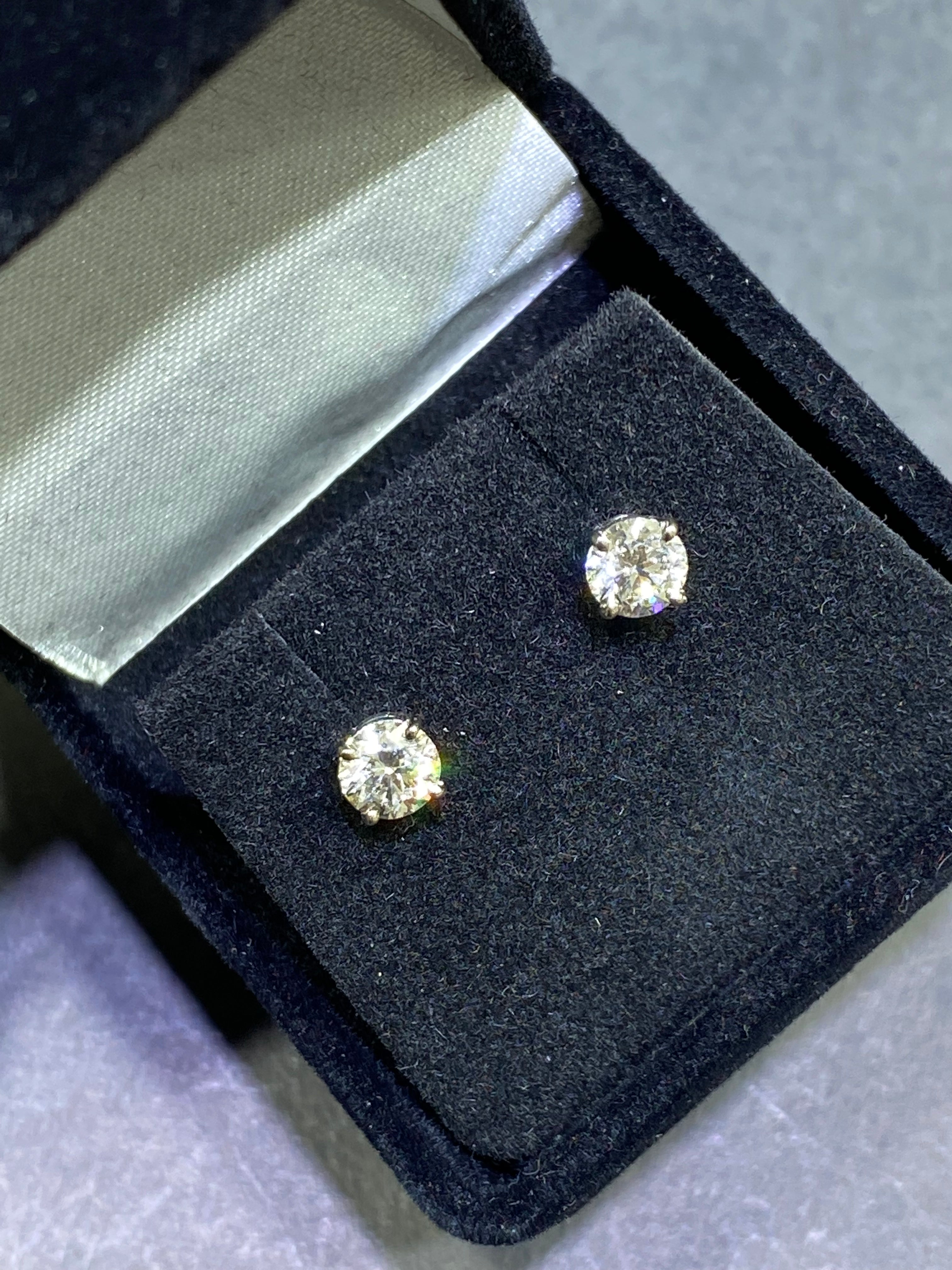 pair of.50 ct stud earrings 1.0carat total weight si-1,j color natural π