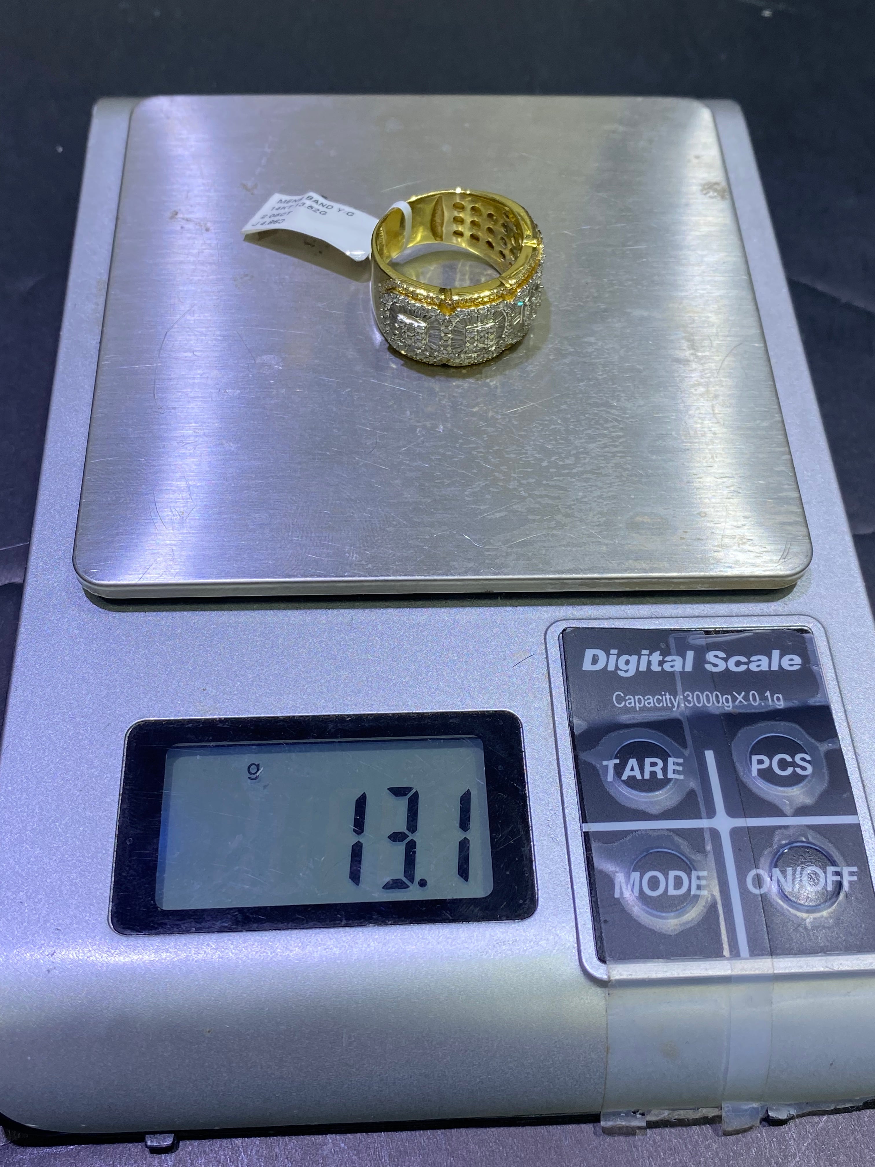 14k NATURAL DIAMOND BAGUETTE RING
