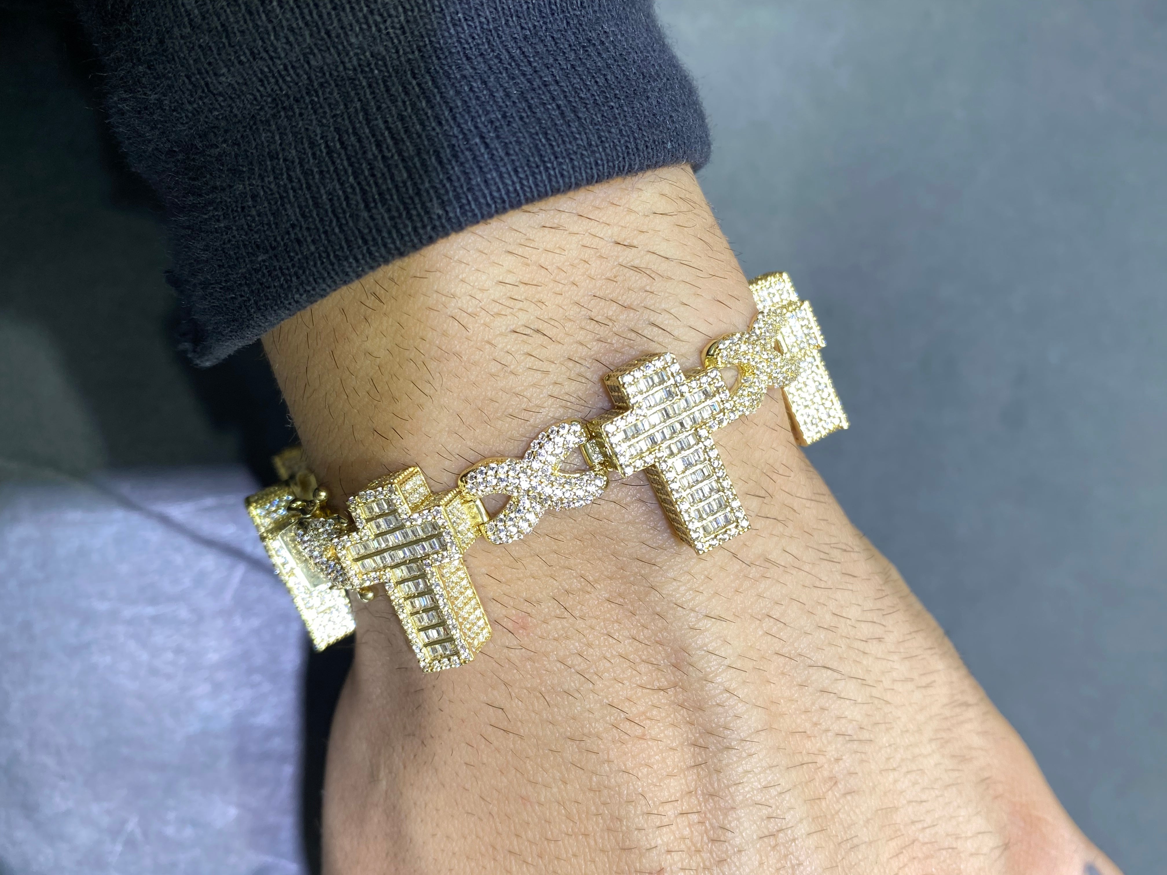 new 10k cross bracelet 38 grams,8.5 mm,czs(not diamonds)