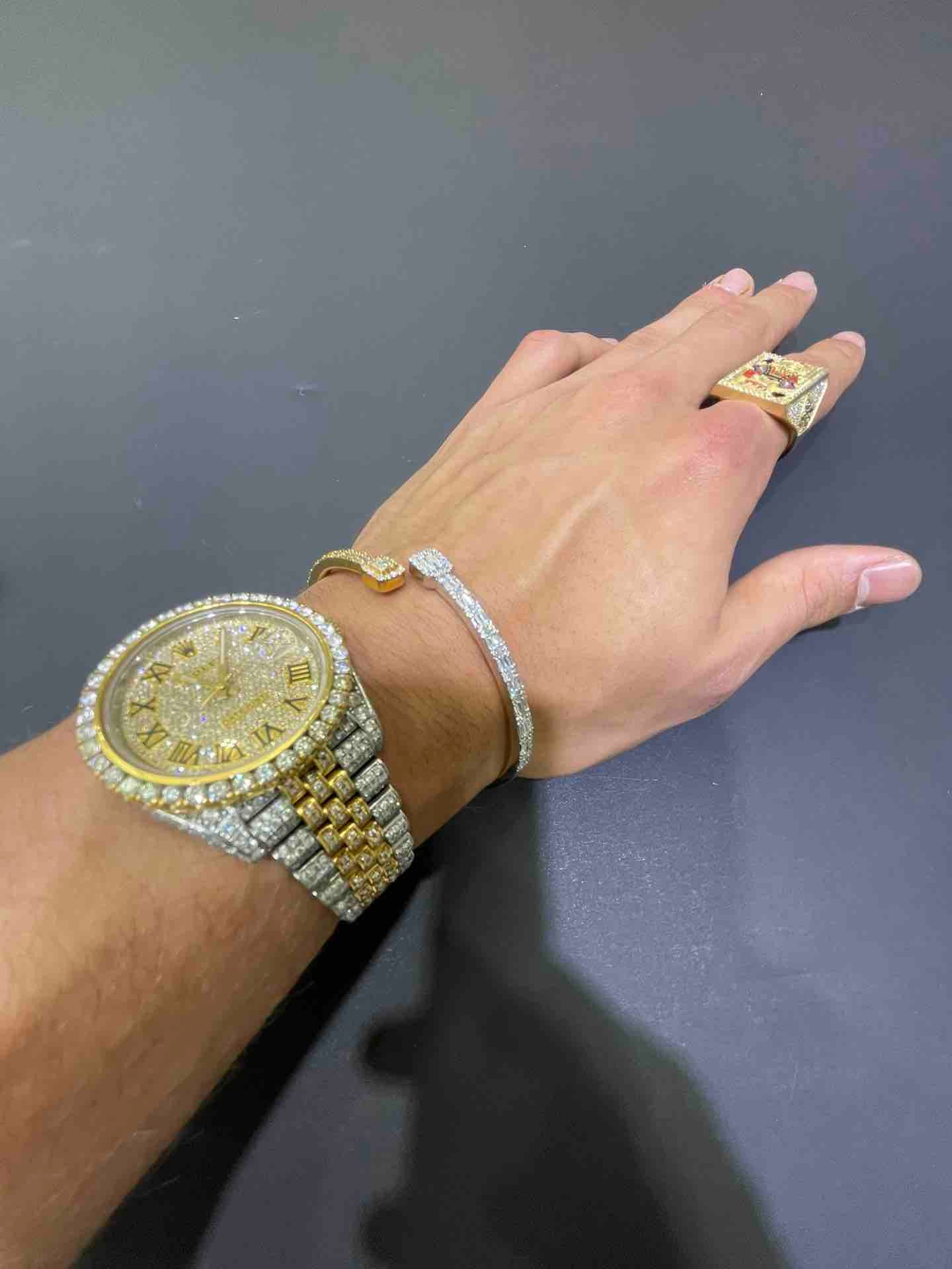 Diamond Baguette Iced Out golden display