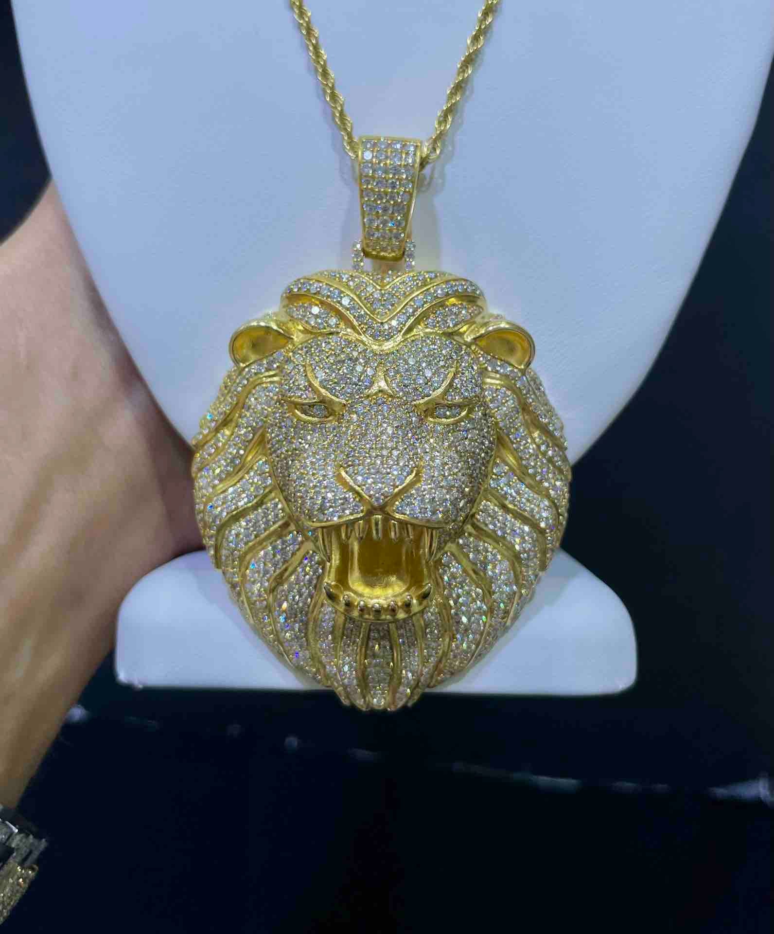 Iced out sale pendants vvs