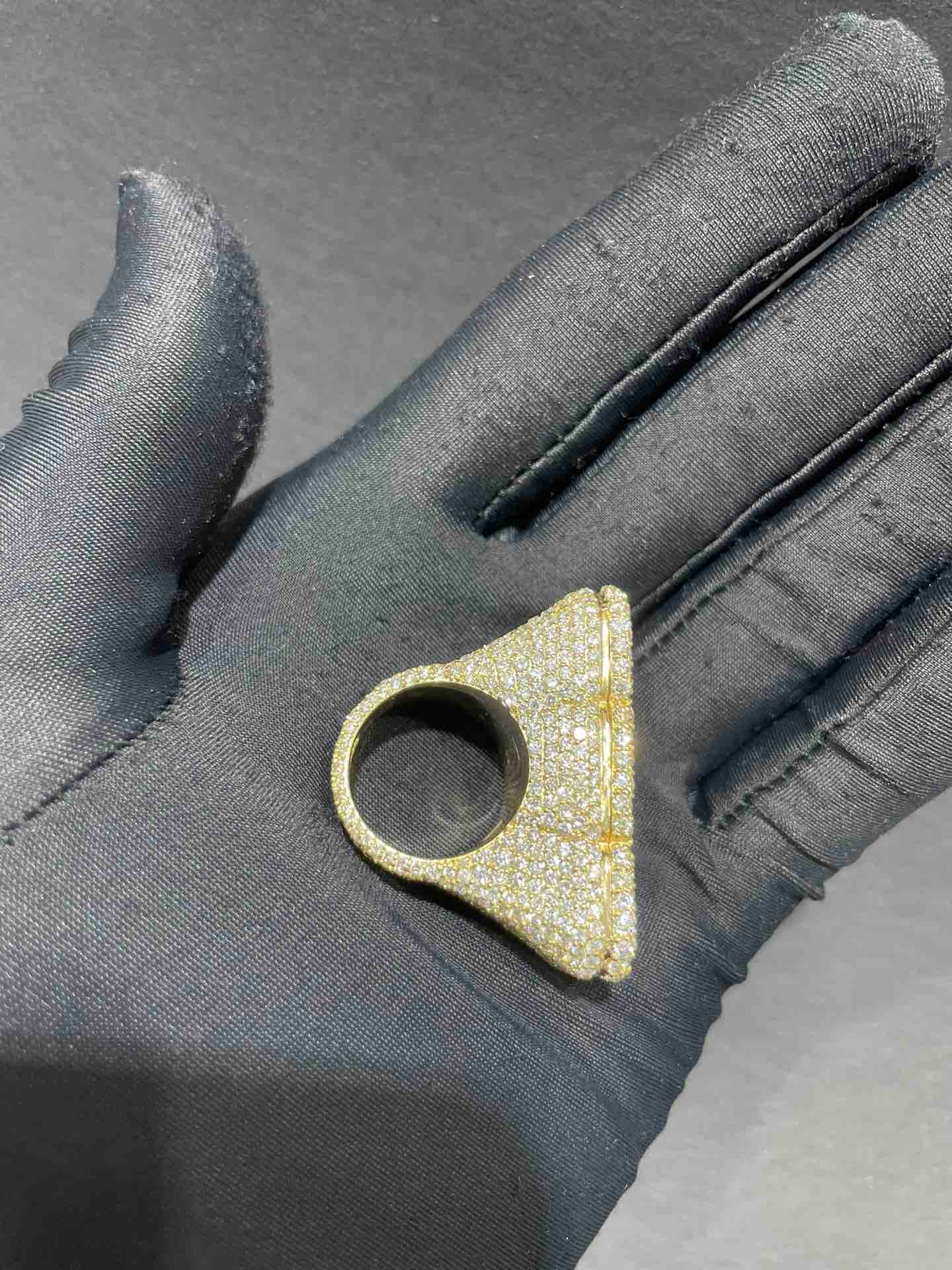 iced out ceo ring bust down ring with vvs1 natural diamonds 14k gold 55 grams and 17 cts t.w.