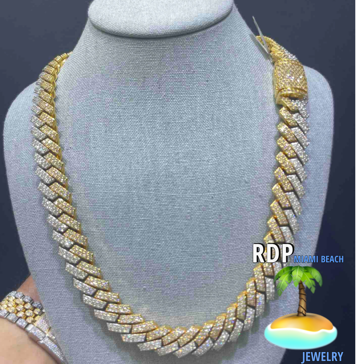 A Compressive Guide To Gold Chain Men at RDP Miami Beach