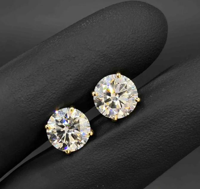 Sophisticated Sparkle: Original 14k Round IGI Certified Diamond Earrings