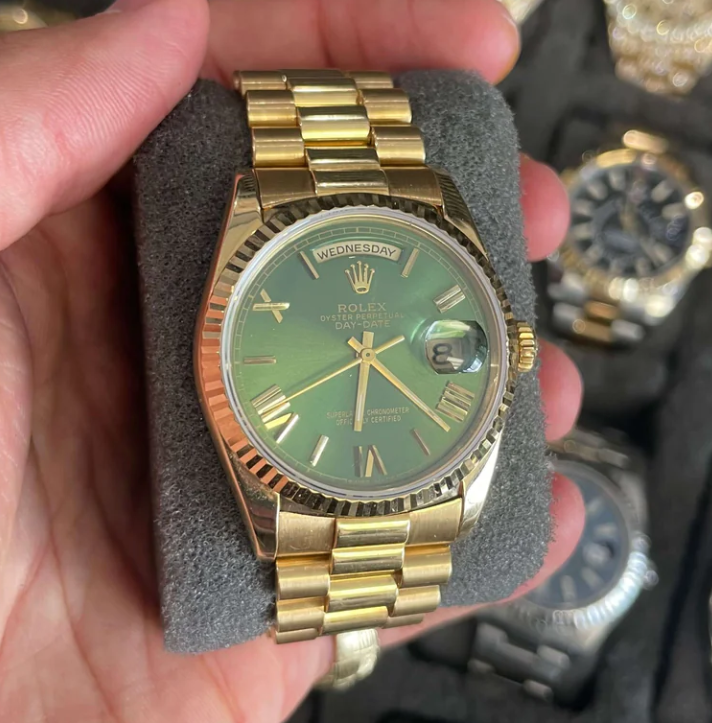 Discover the Elegance of the 36mm ROLEX DAY-DATE Green Dial Watch