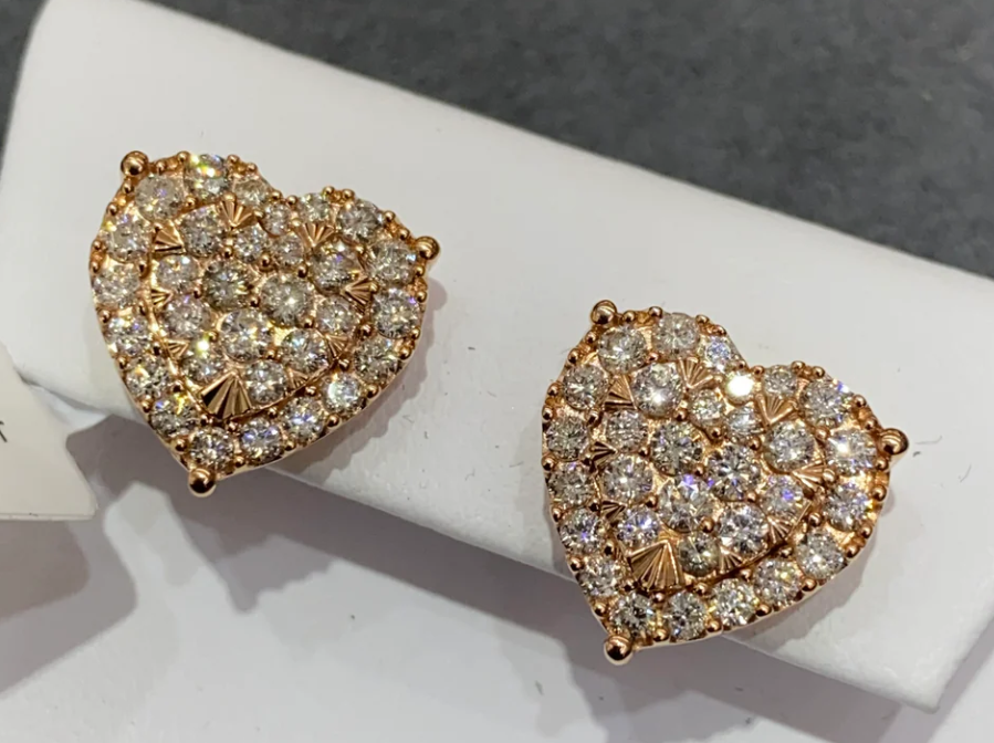 Heartfelt Glamour: Stunning 14k VS1 1.8 cts.t.w. Heart-Shaped Diamond Earrings