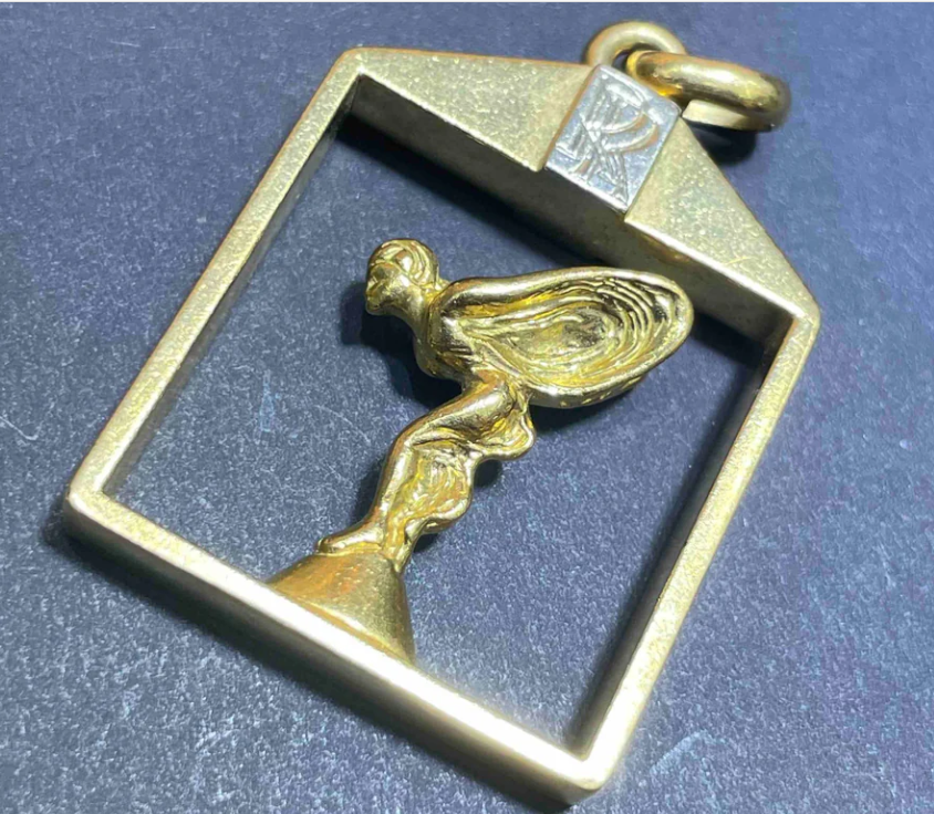 Luxury 18k Rolls Royce Gold Pendant – Perfect for Car Enthusiasts