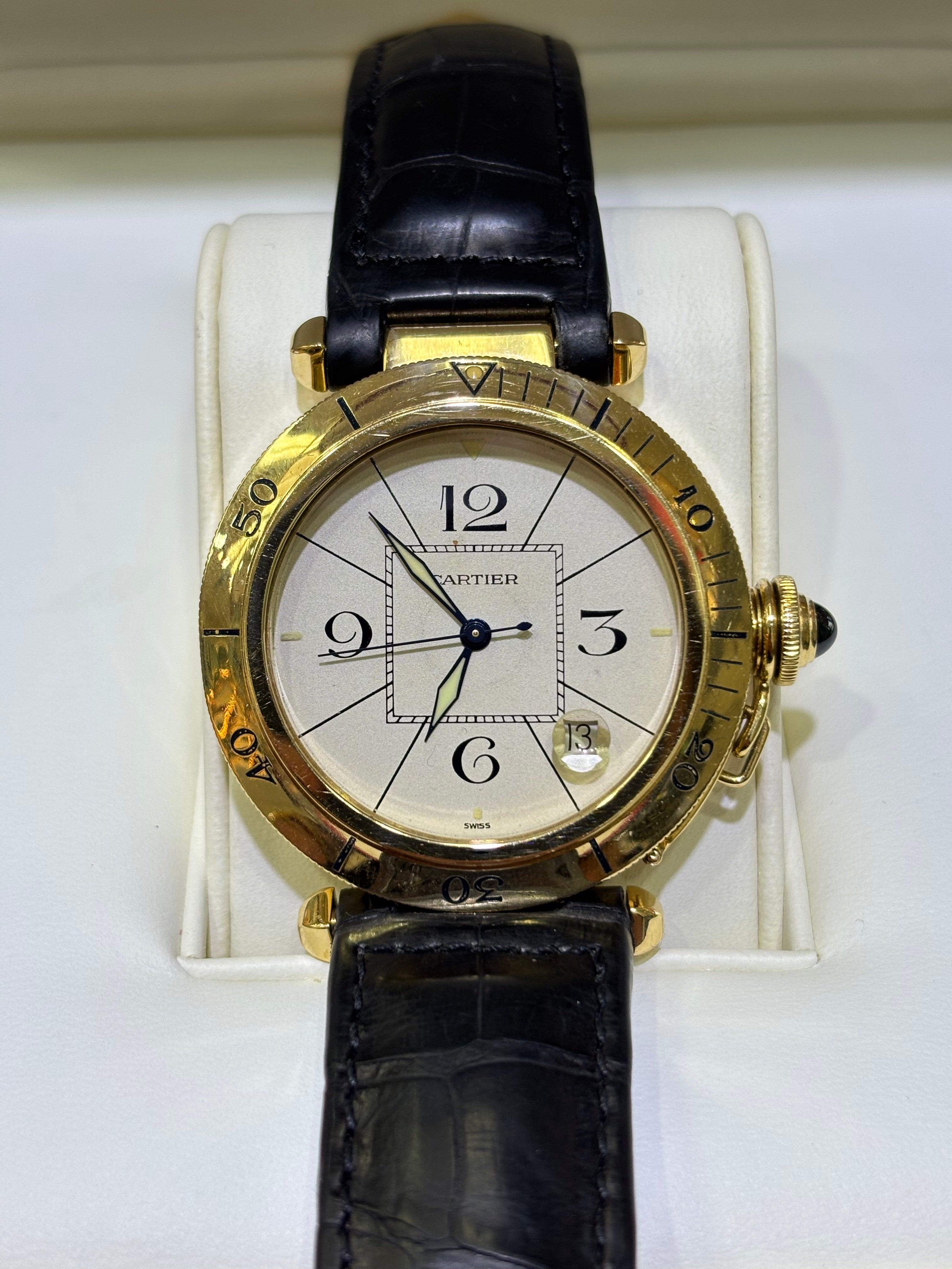 CARTIER PASHA 42MM | 18KT YELLOW GOLD | LEATHER STRAP | AUTOMATIC MOVEMENT