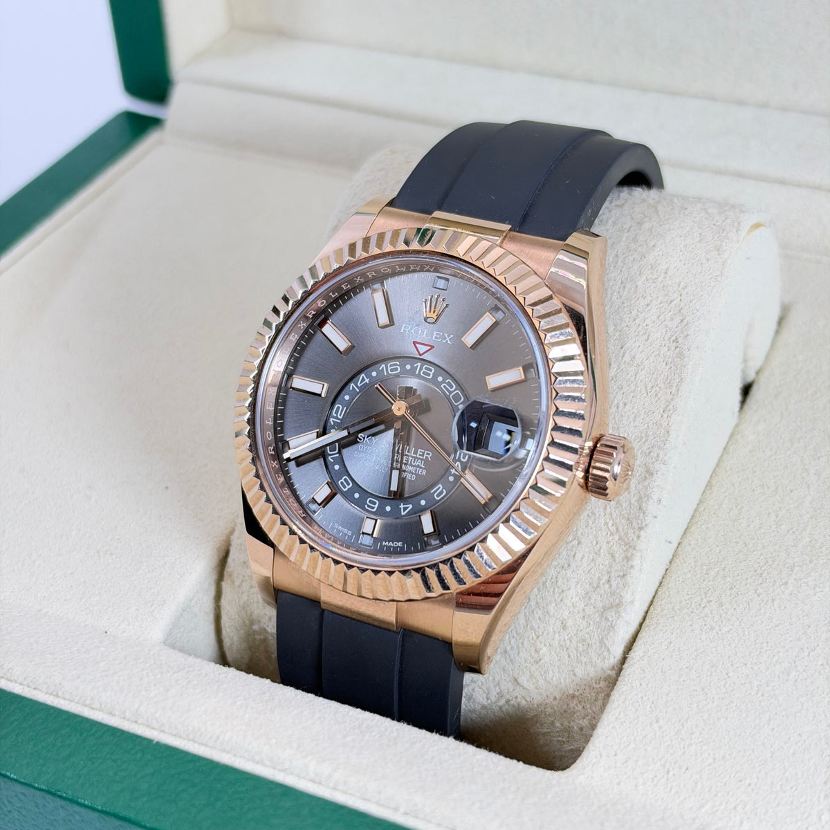 42MM ROLEX SKY-DWELLER (REF.326235) 18KT ROSE GOLD / OYSTER FLEX BRACELET / SLATE GREY DIAL