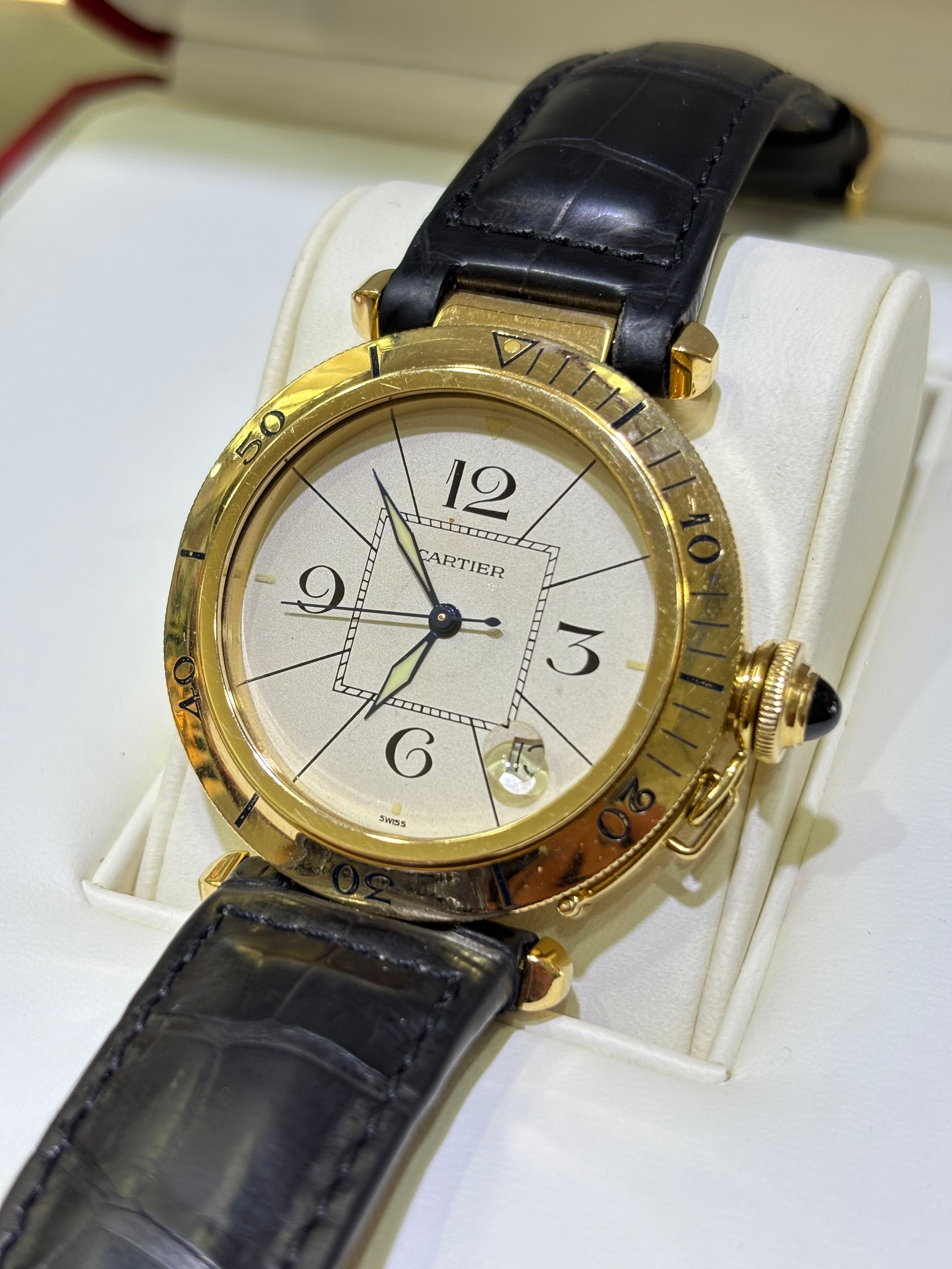 CARTIER PASHA 42MM | 18KT YELLOW GOLD | LEATHER STRAP | AUTOMATIC MOVEMENT