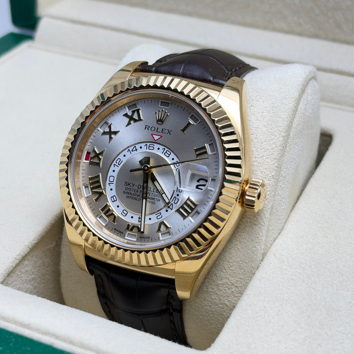 42MM ROLEX SKY-DWELLER (REF.326235) 18KT YELLOW GOLD  / LEATHER BRACELET / IVORY DIAL