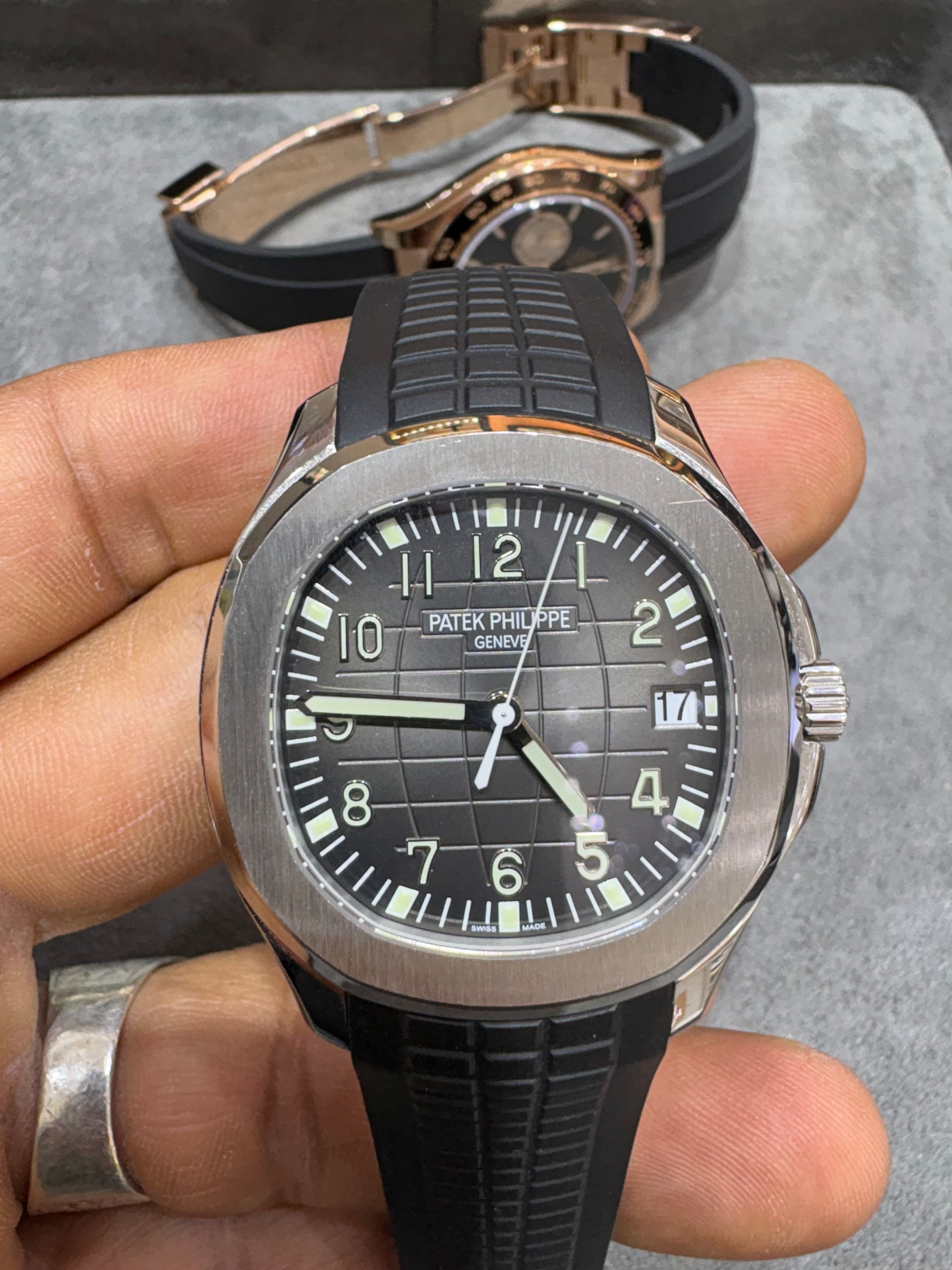 PATEK PHILIPPE NAUTILUS 40MM | 18KT WHITE GOLD | RUBBER STRAP BRACELET (UNCUT) | GREY DIAL