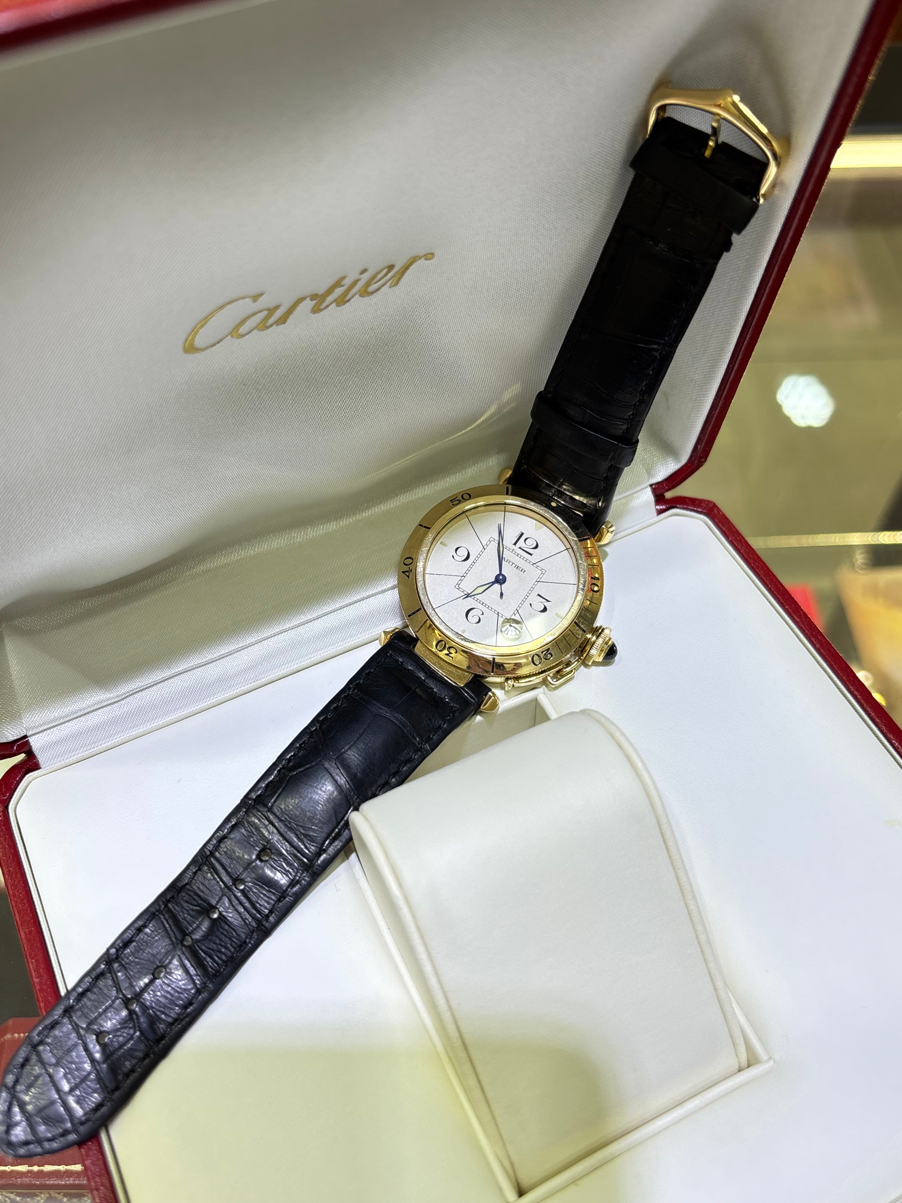 CARTIER PASHA 42MM | 18KT YELLOW GOLD | LEATHER STRAP | AUTOMATIC MOVEMENT