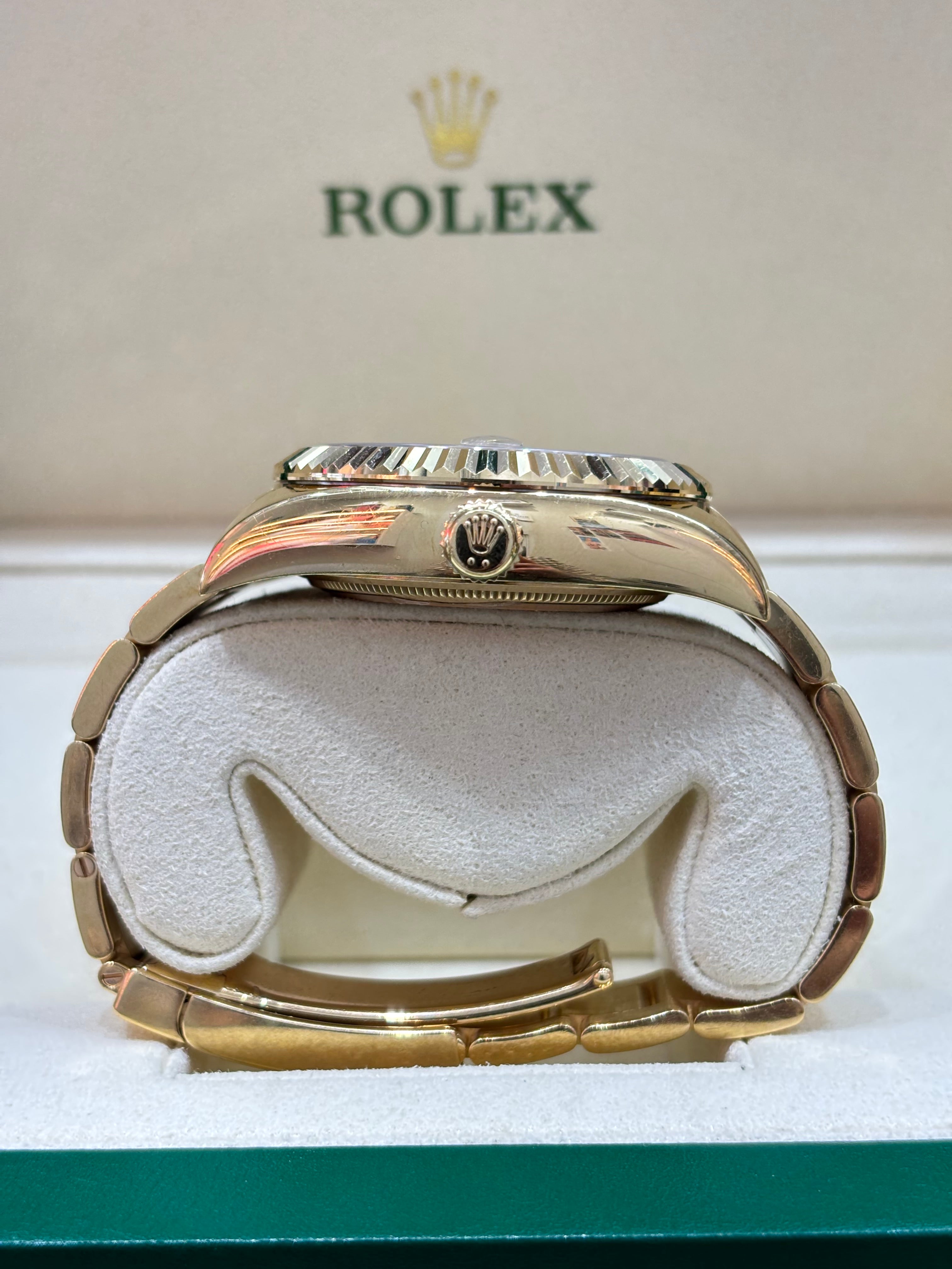 42MM ROLEX SKY-DWELLER | 18KT YELLOW GOLD | OYSTER BRACELET | CHAMPAGNE DIAL