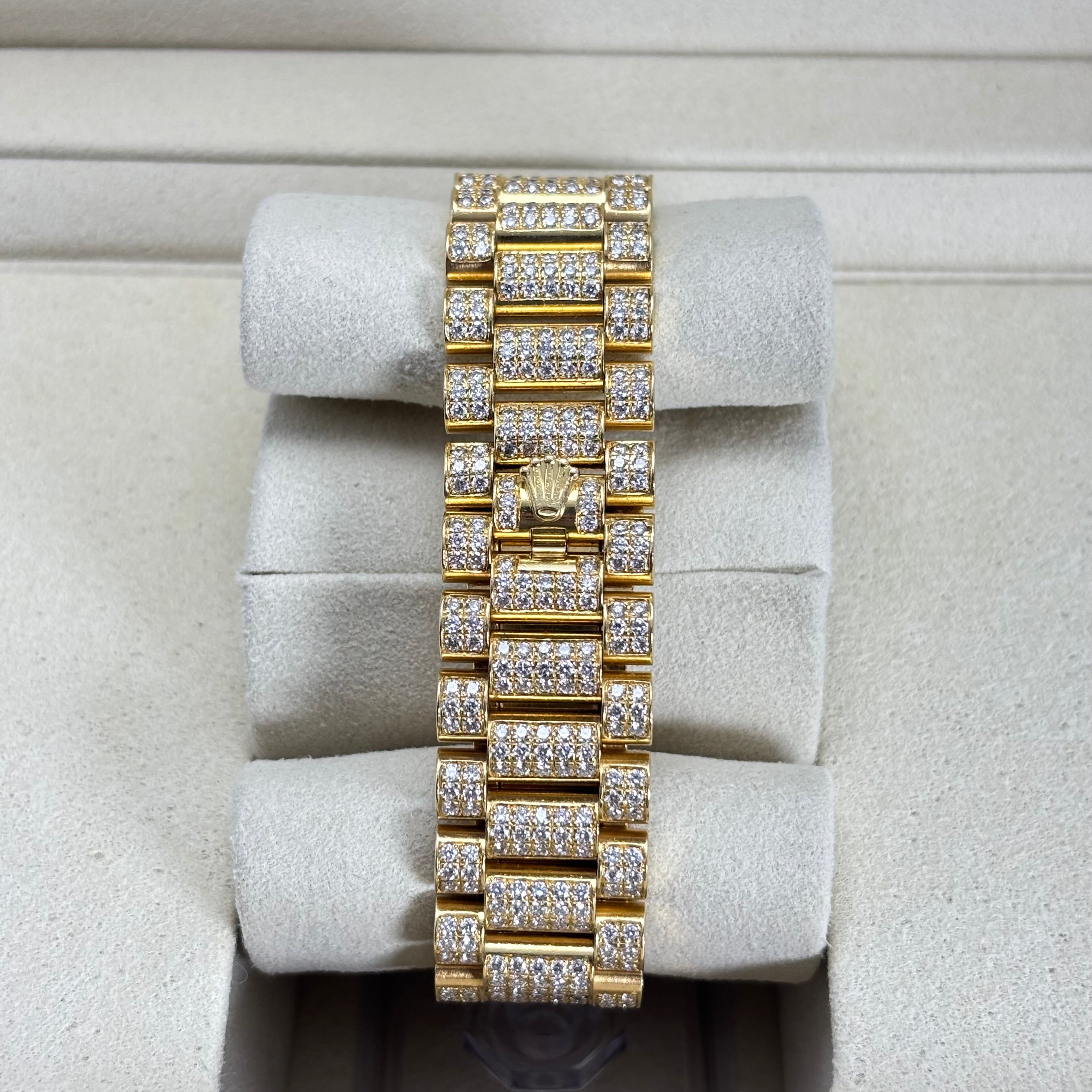 40MM ROLEX DAY-DATE Ref.228238 30CTW NATURAL DIAMOND BUSTDOWN