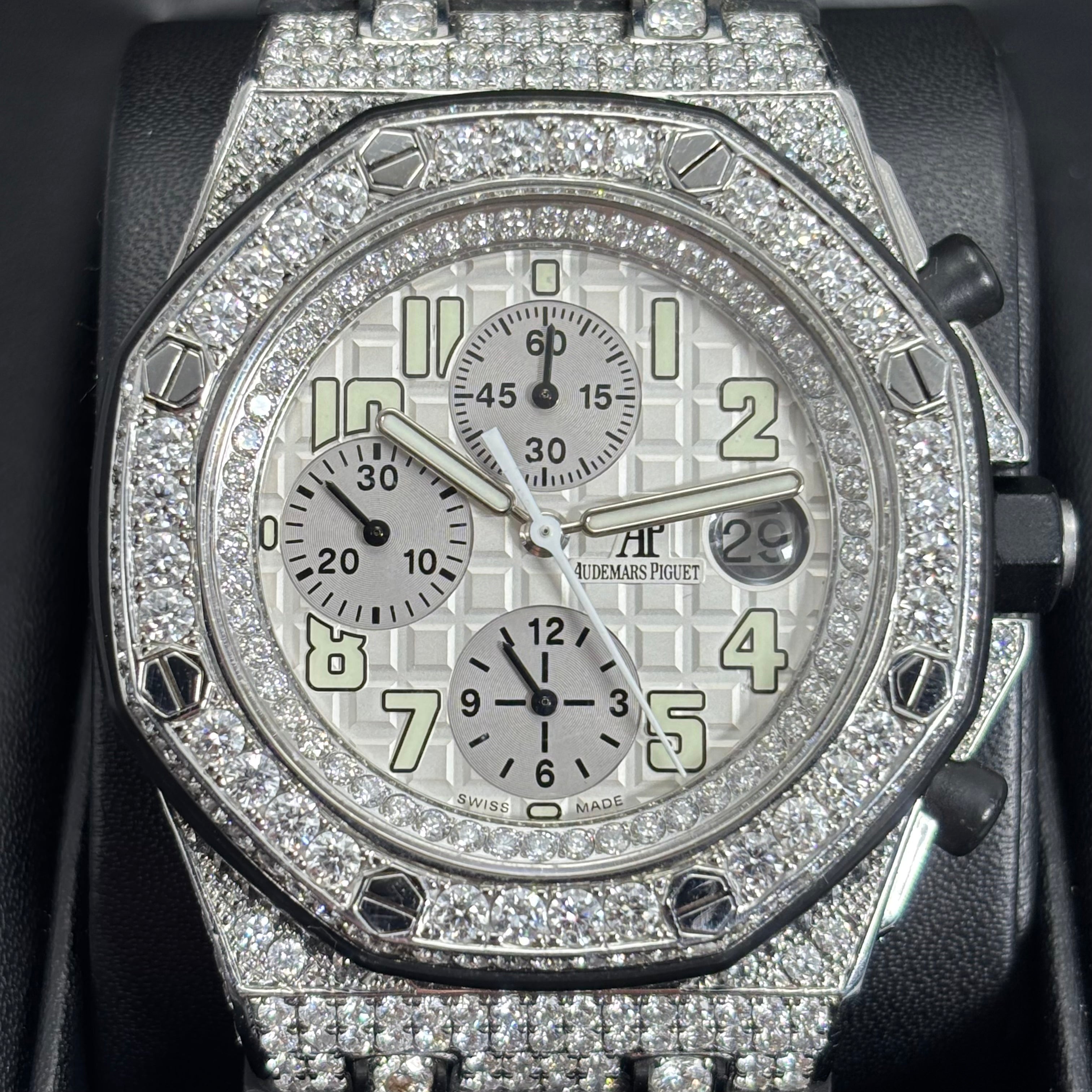 44MM AUDEMARS PIGUET ROYAL OAK OFFSHORE 15CTW NATURAL DIAMONDS