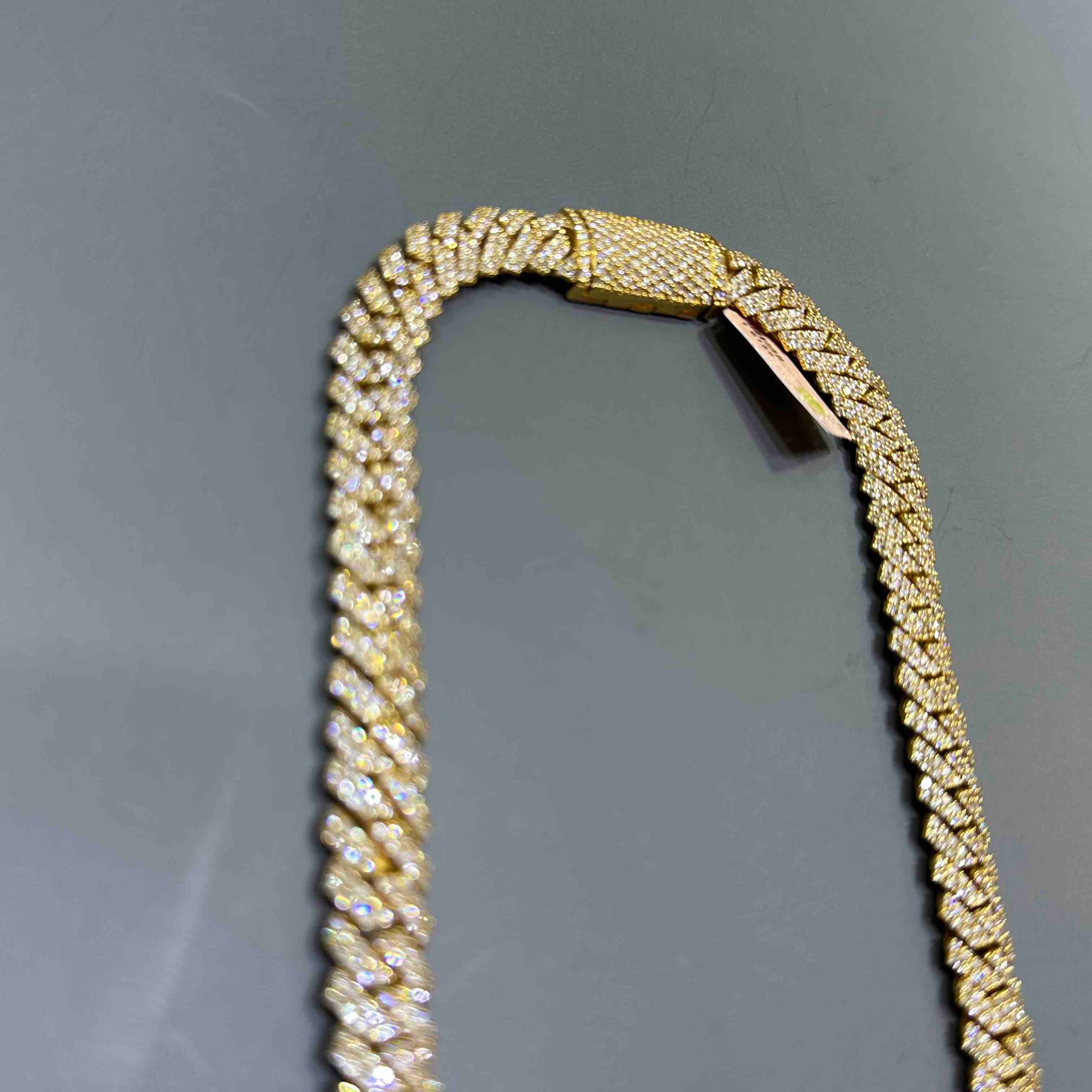 10k  Iced Out Prong Cuban Link VS1