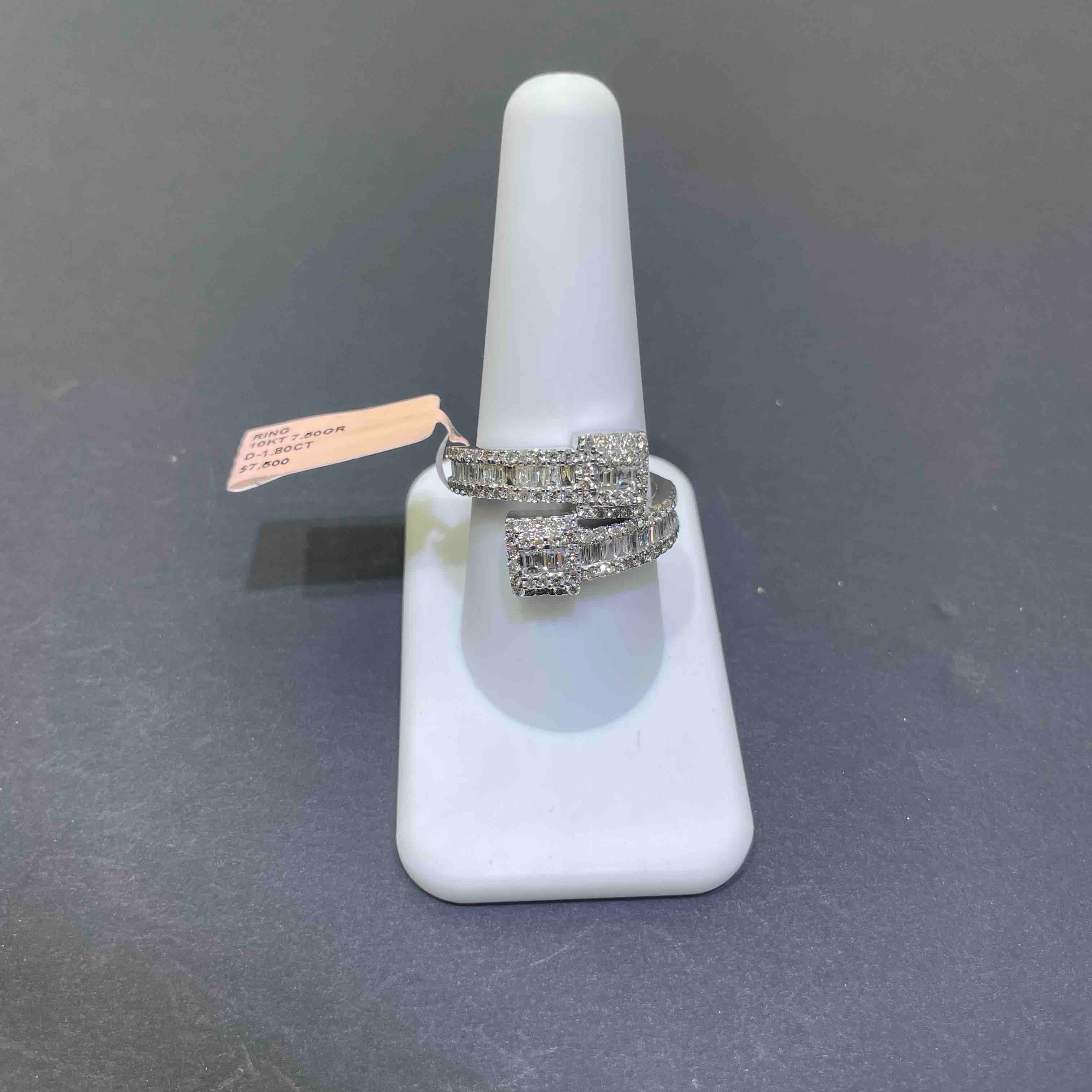 BAGUETTE NATURAL DIAMOND RING