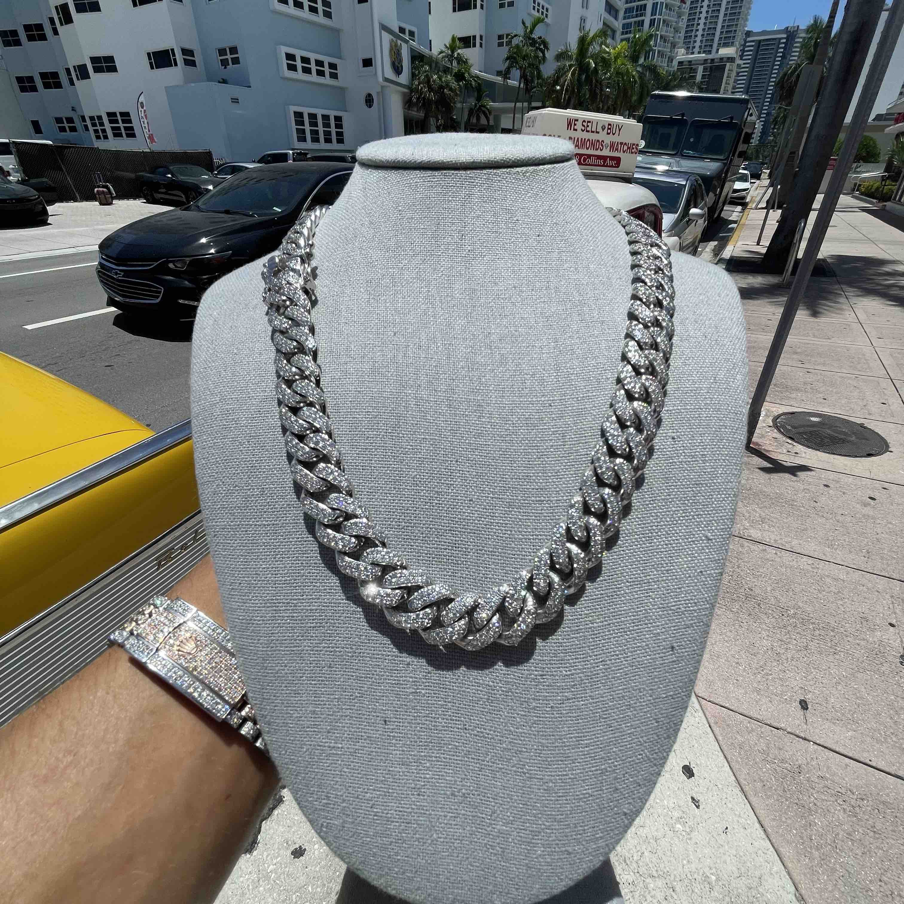 ICED OUT CUBAN LINK VVS1 22INCH 