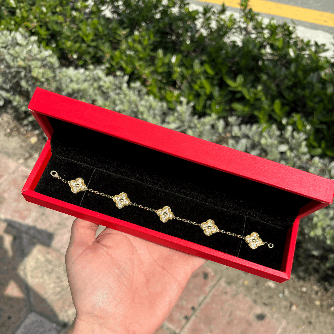 18k Gold Diamond Clover Bracelet