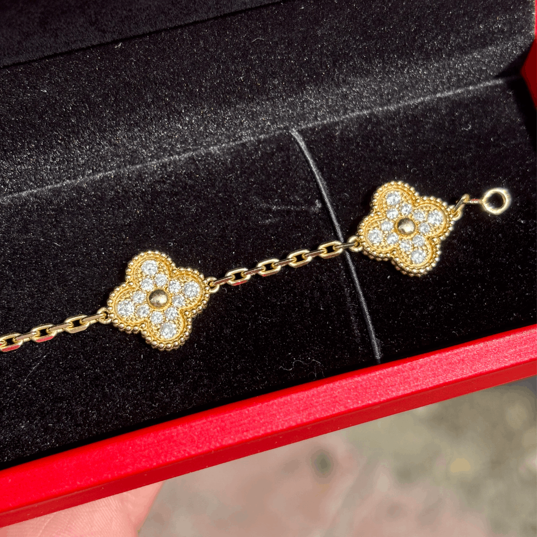 18k Gold Diamond Clover Bracelet