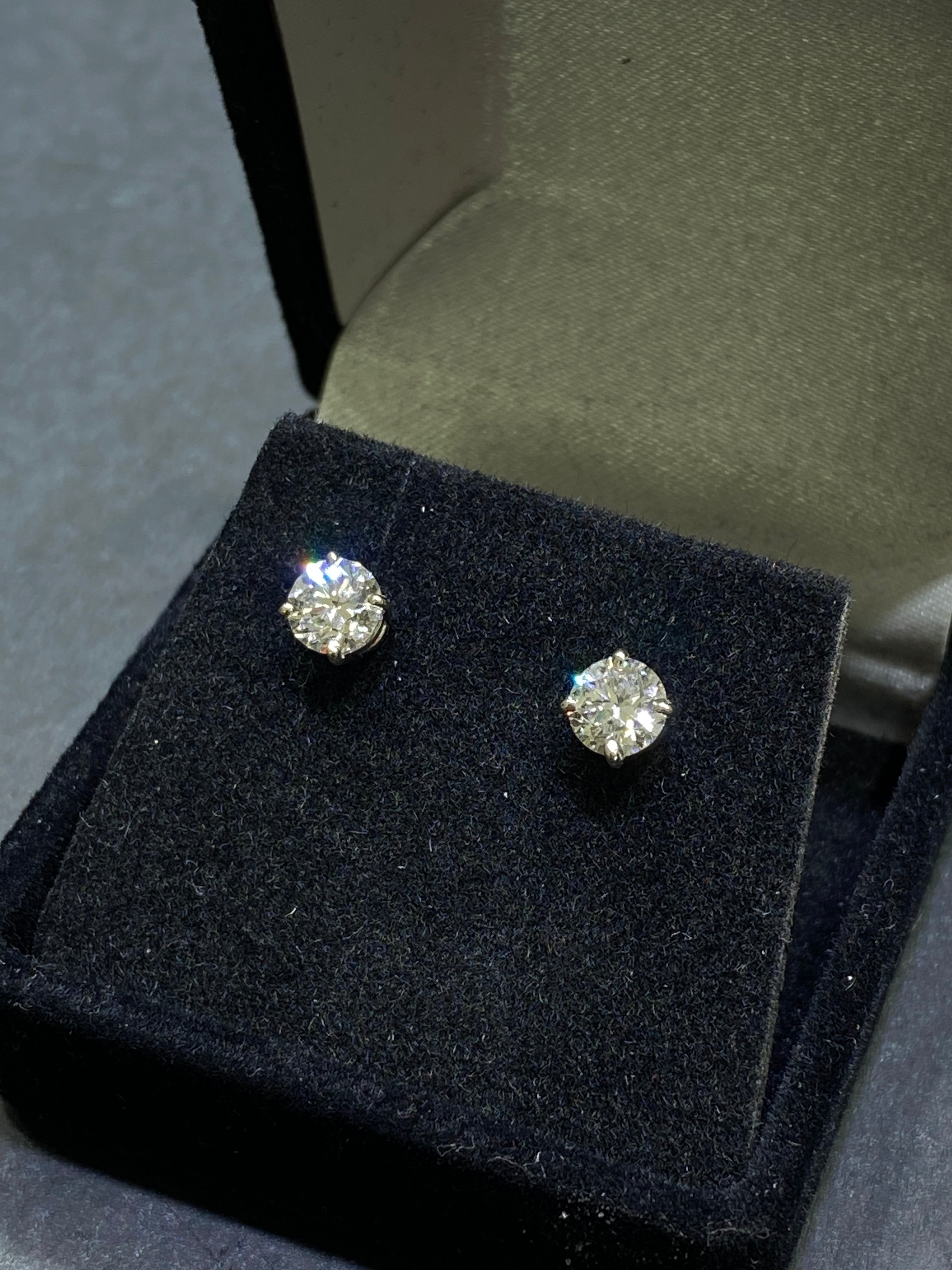 pair of.50 ct stud earrings 1.0carat total weight si-1,j color natural 💎