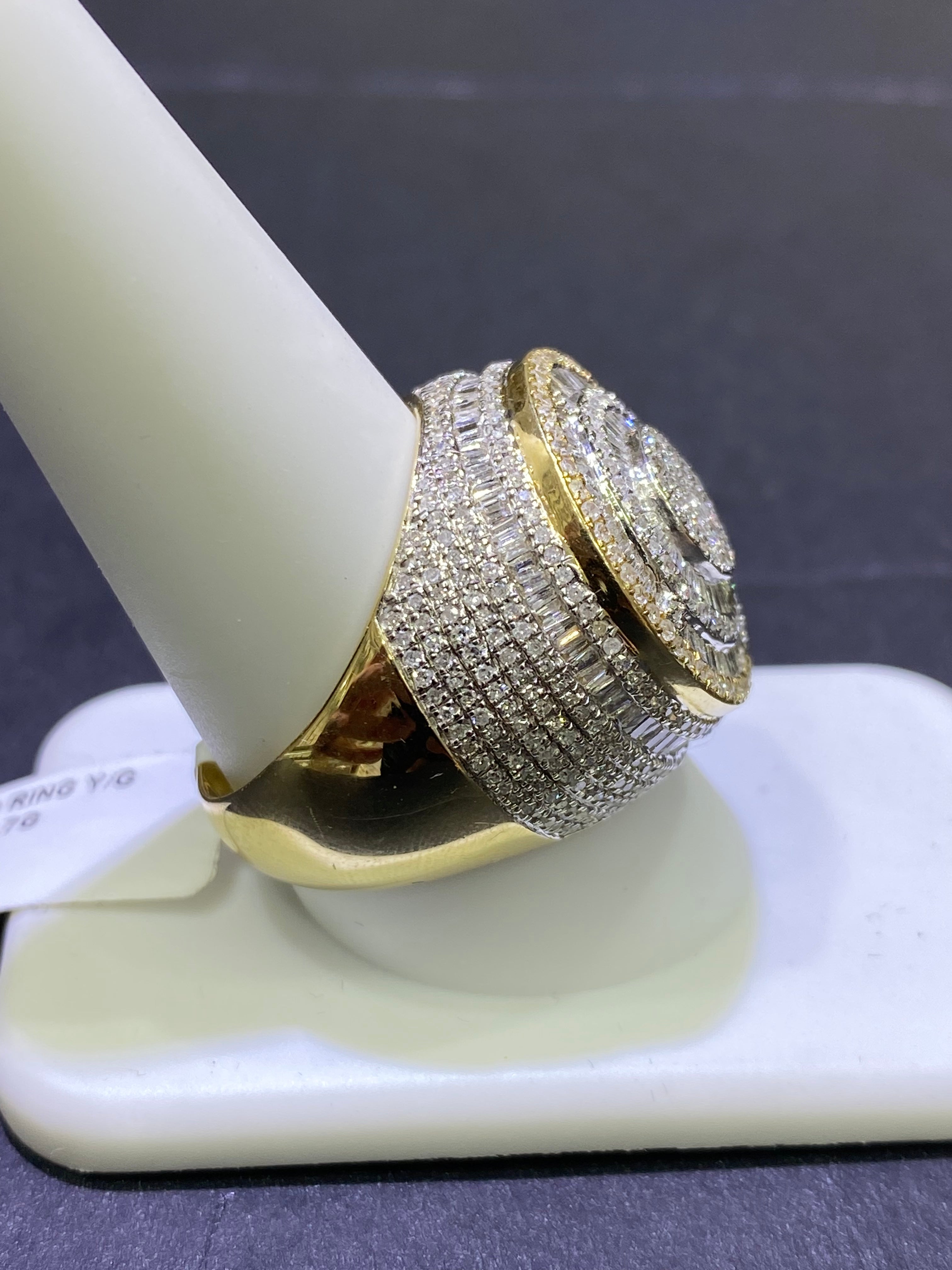 14k DESIGNED NATURAL DIAMOND RING