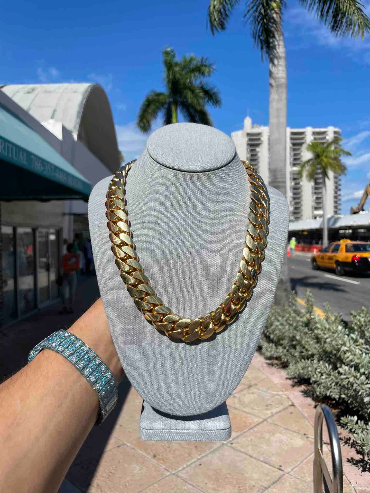 10k "HEAVY Cuban Link Chain" 560 grams  20mm  22 inches from miami beaches very own renee de paris jewelry