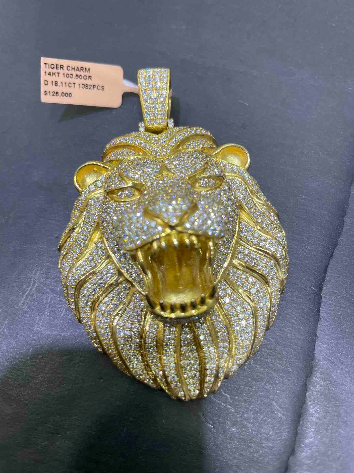 14k "Flooded" Bust Down Tiger Pendant flooded with VVS1 Natural Diamonds💎 18.11 cts (1,382 pcs, F+) 103.5 grams of 14k Yellow Gold.